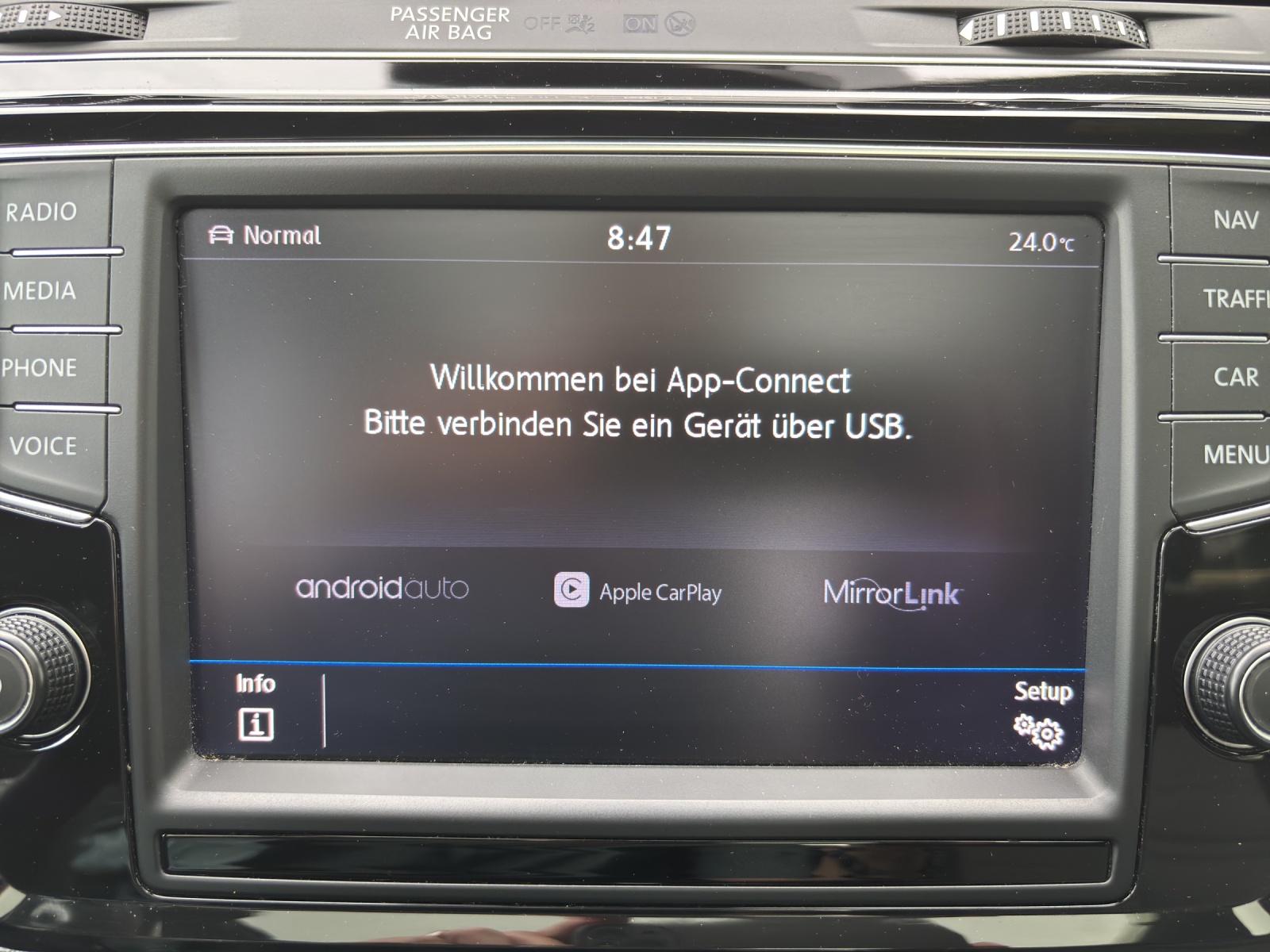 VW Touran 2.0 TDI BlueMotion Technology Highline R-Line DSG mit AHK, Panorama-Schiebedach & 7 Sitzplätzen-image-23
