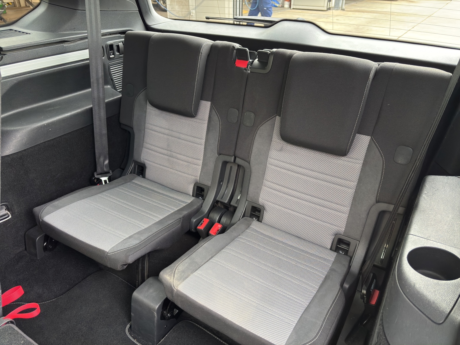 VW Touran 2.0 TDI BlueMotion Technology Highline R-Line DSG mit AHK, Panorama-Schiebedach & 7 Sitzplätzen-image-30