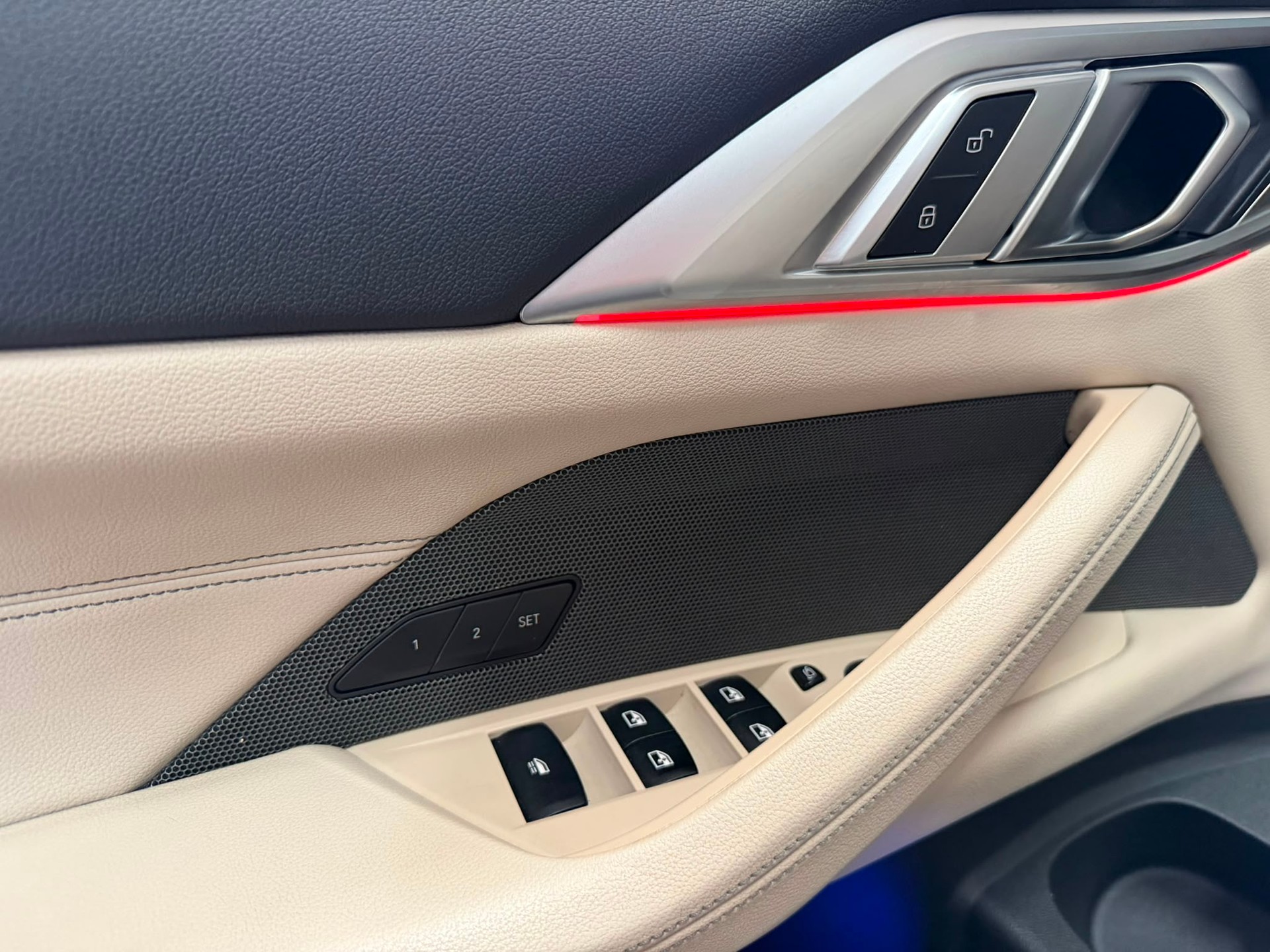 BMW M440i xDrive 48V Cabriolet Steptronic-image-18