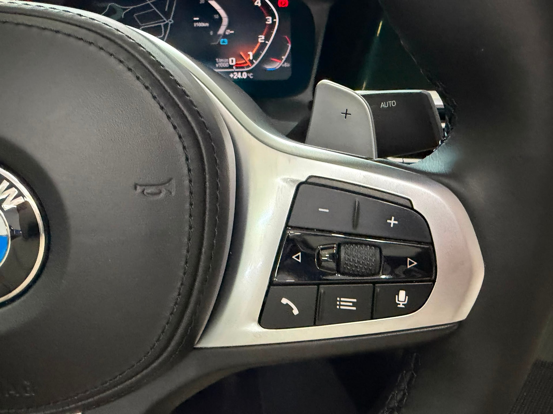 BMW M440i xDrive 48V Cabriolet Steptronic-image-14