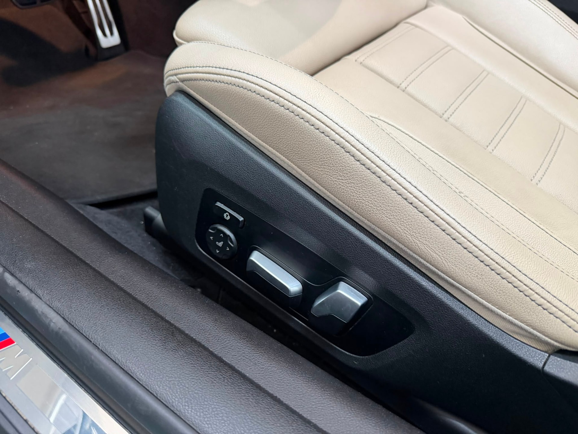 BMW M440i xDrive 48V Cabriolet Steptronic-image-9