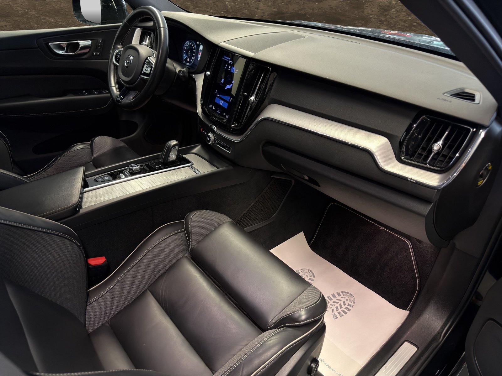 VOLVO XC60 D4 R-Design Geartronic-image-13