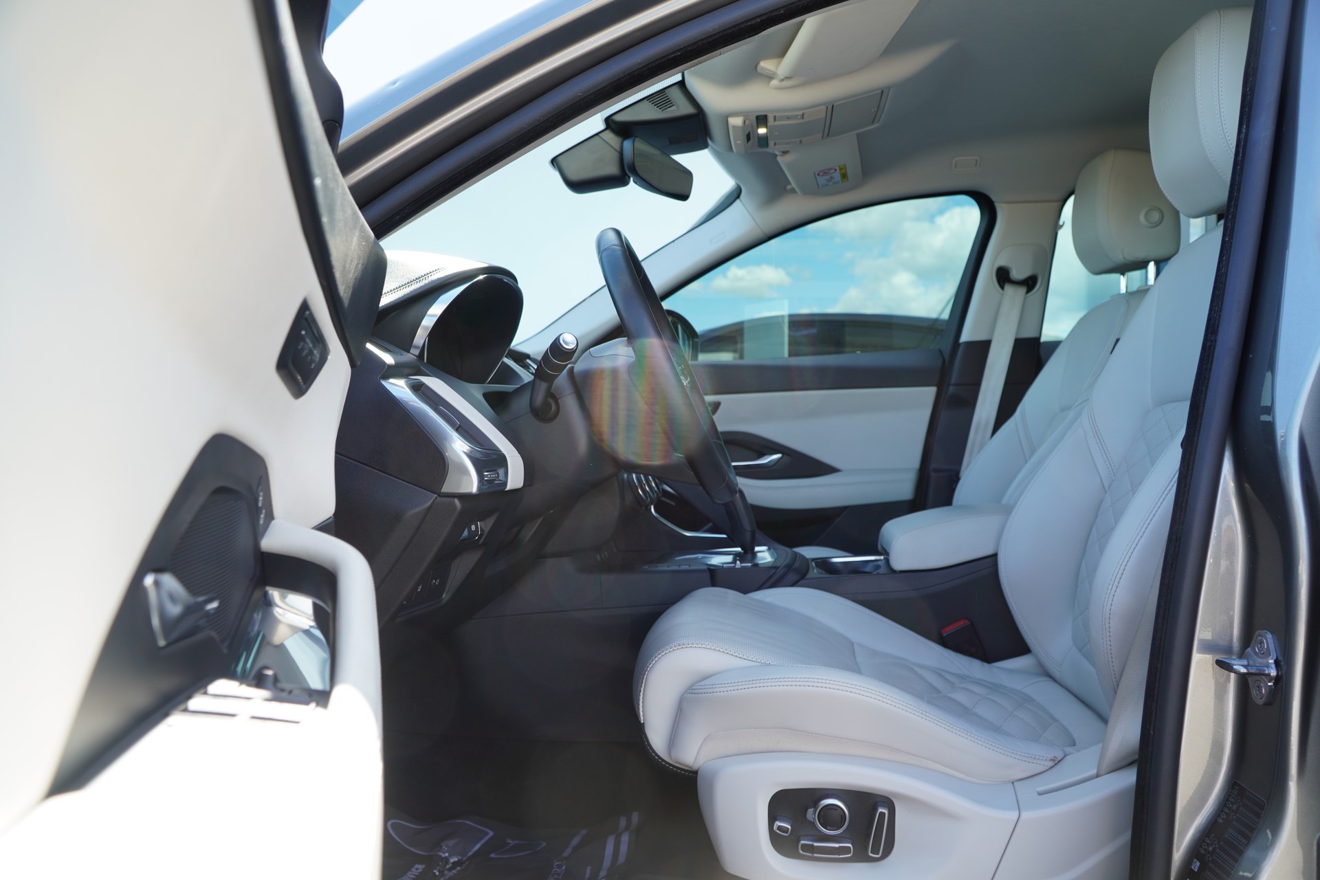 JAGUAR E-Pace 2.0 P200 HSE AWD Automatik-image-11