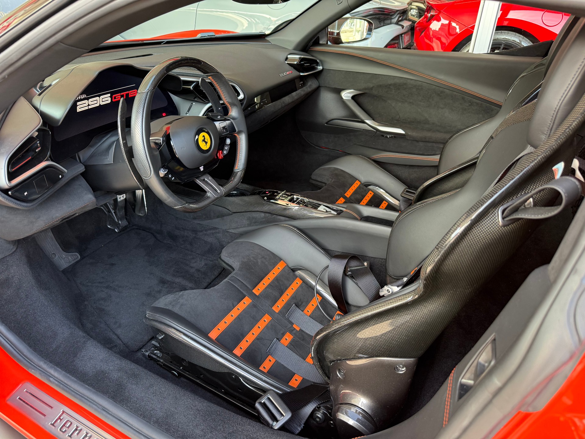 FERRARI 296 GTB ROSSO DINO-showroom-element-3