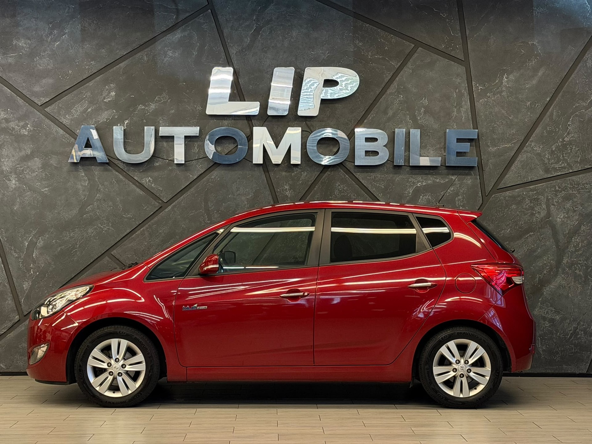 HYUNDAI iX20 1.6 Premium-showroom-element-3