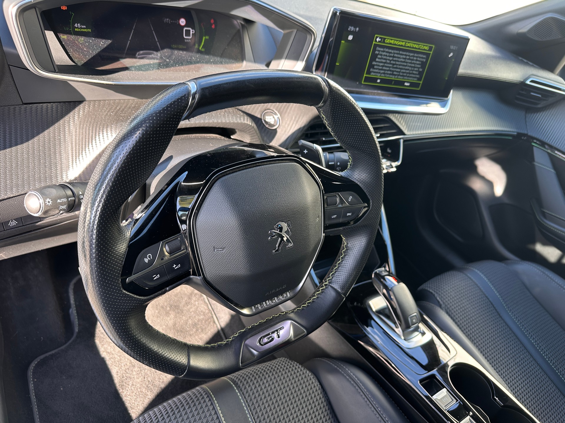 PEUGEOT 208 1.2 PureTech GT EAT8-image-27