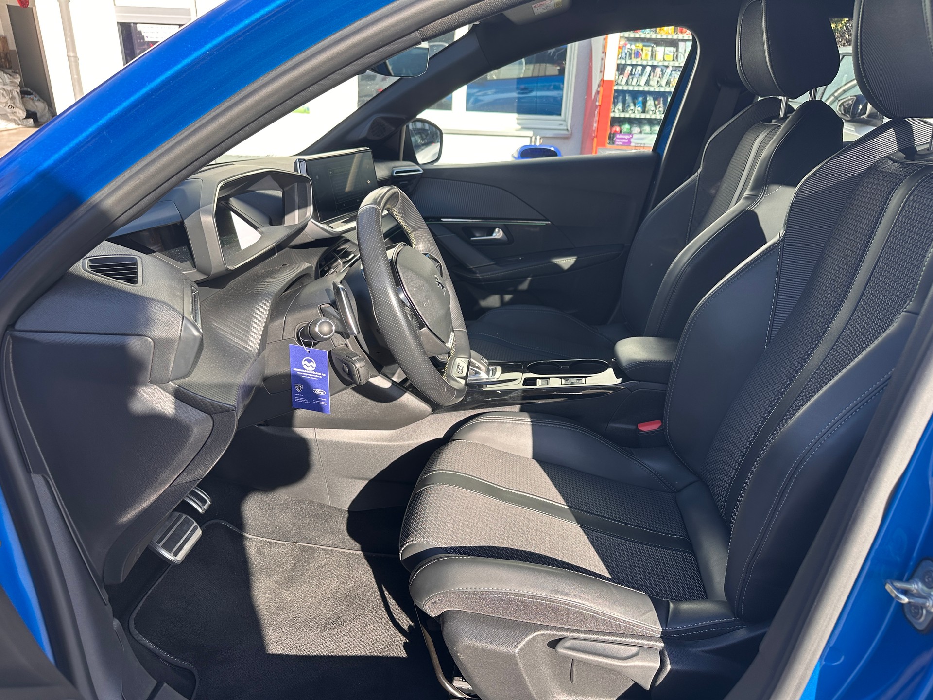 PEUGEOT 208 1.2 PureTech GT EAT8-image-10