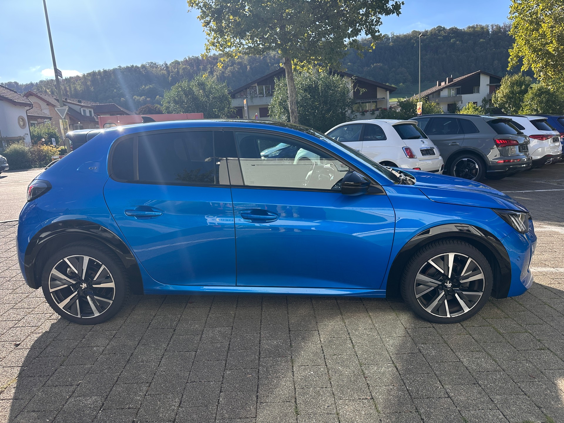 PEUGEOT 208 1.2 PureTech GT EAT8-image-6