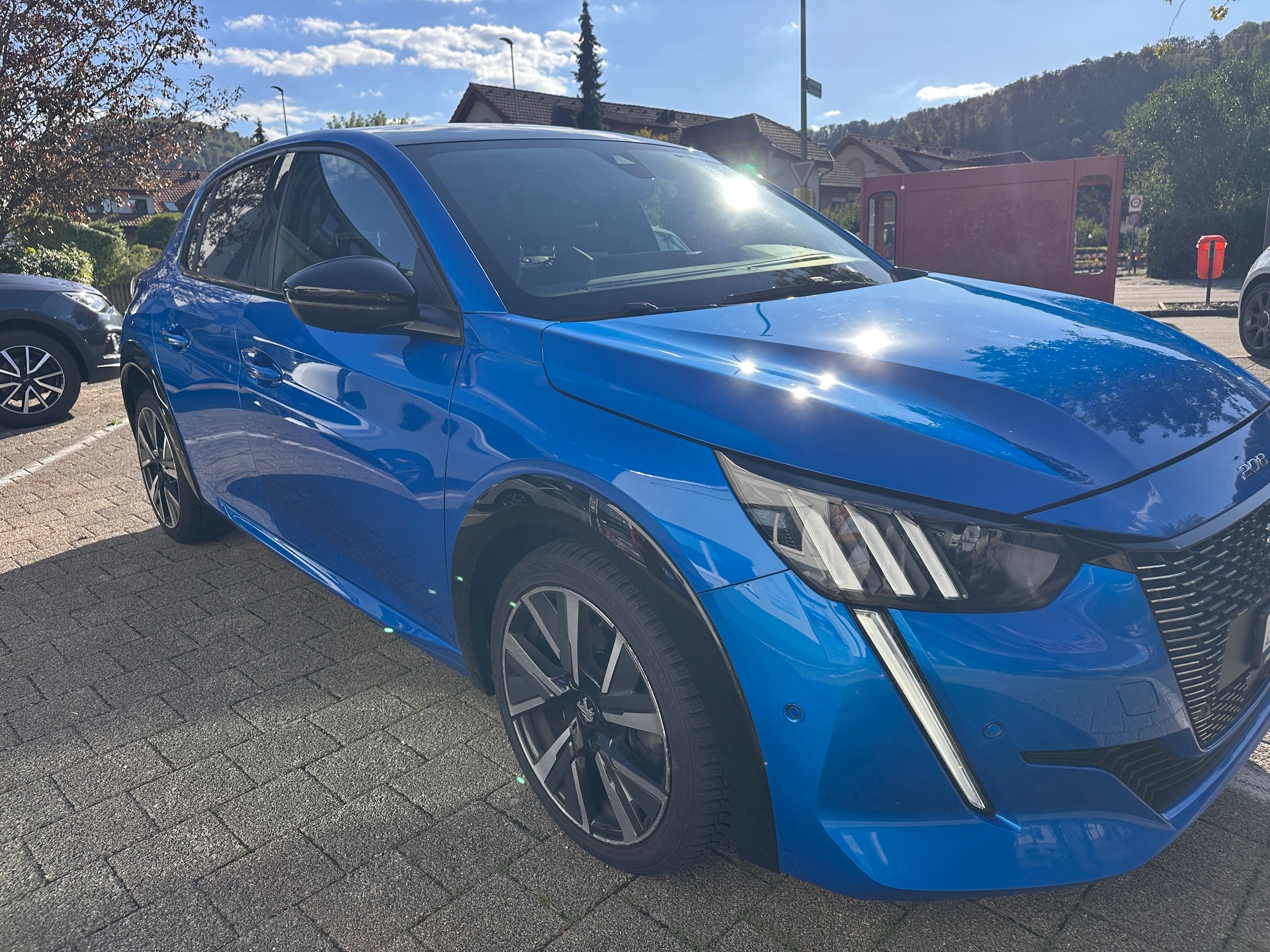 PEUGEOT 208 1.2 PureTech GT EAT8-image-25