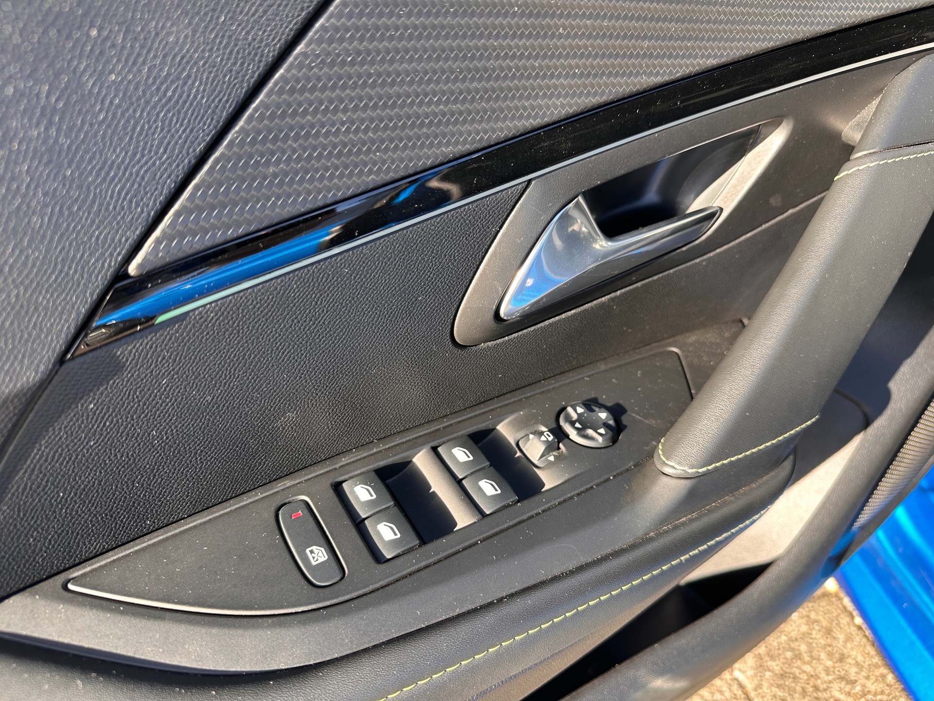 PEUGEOT 208 1.2 PureTech GT EAT8-image-13