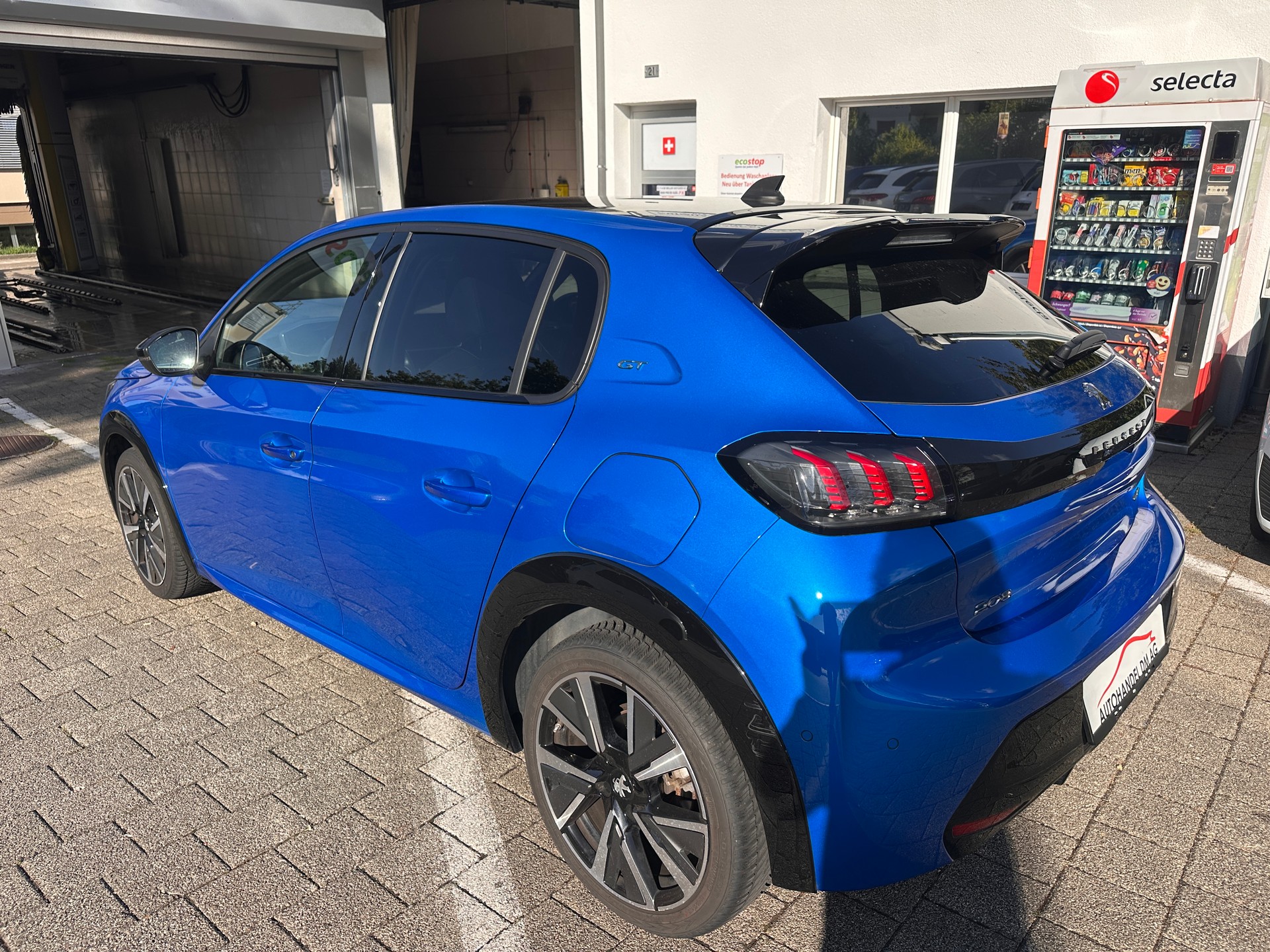 PEUGEOT 208 1.2 PureTech GT EAT8-showroom-element-3