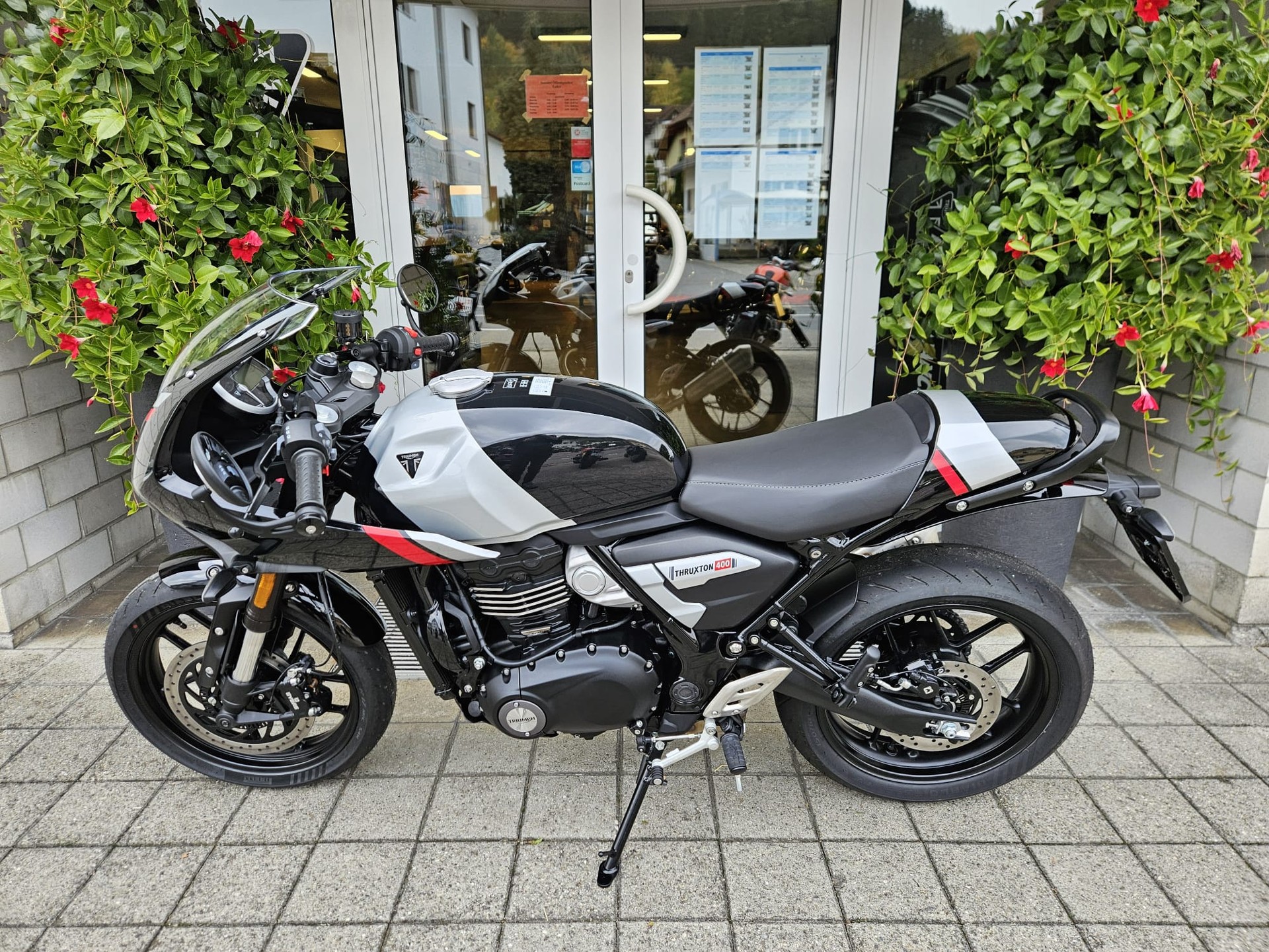 TRIUMPH Thruxton 400-image-5
