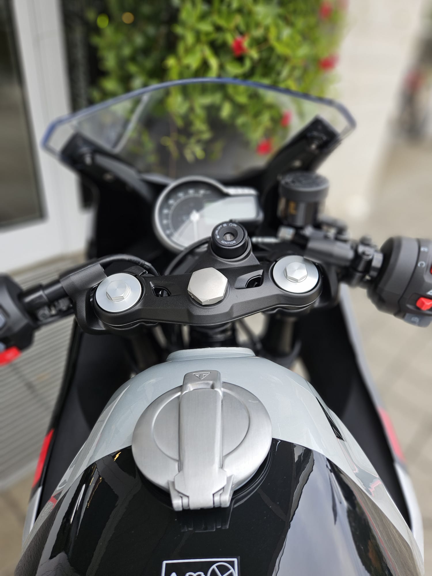 TRIUMPH Thruxton 400-image-10