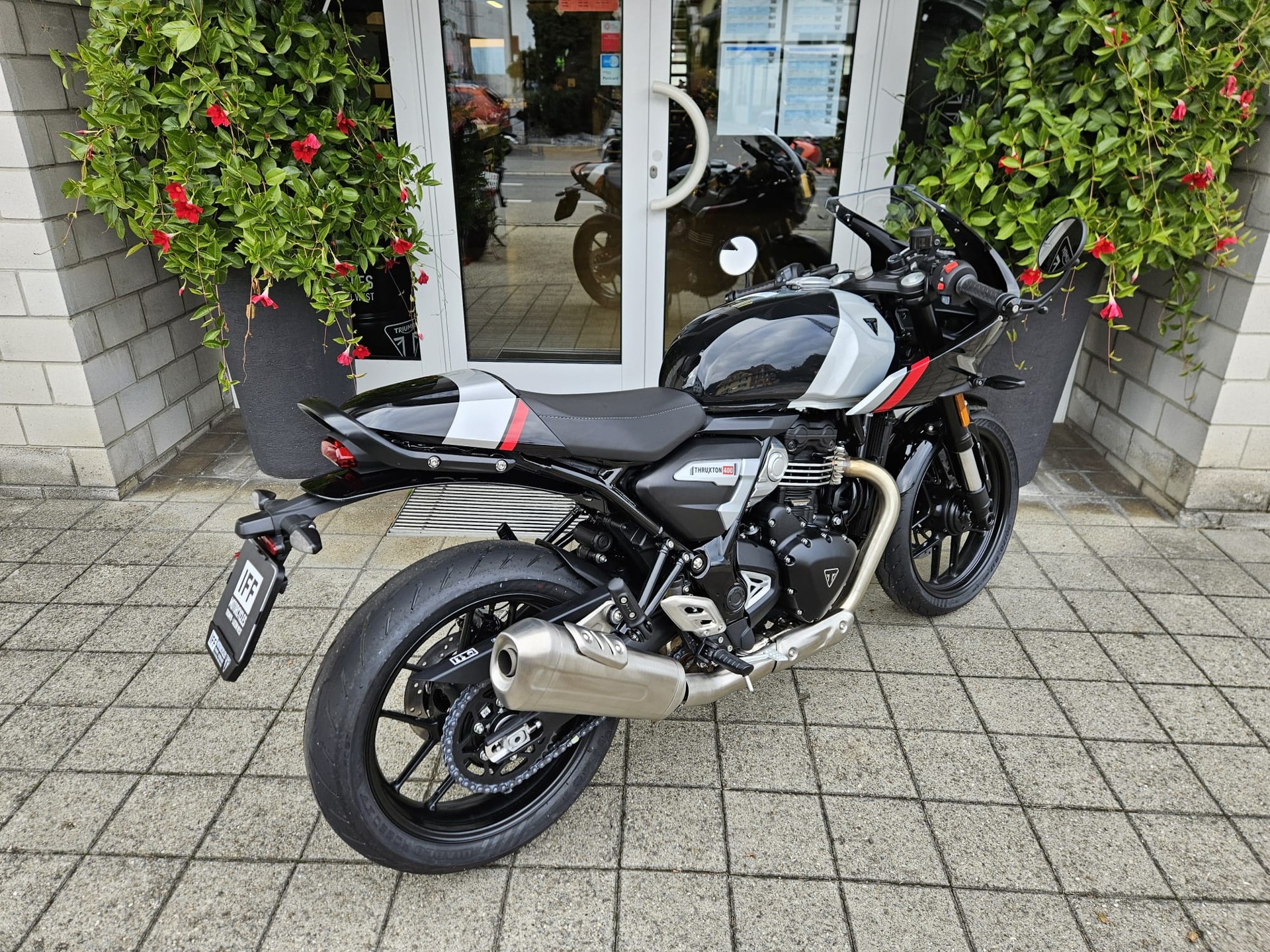 TRIUMPH Thruxton 400-image-4