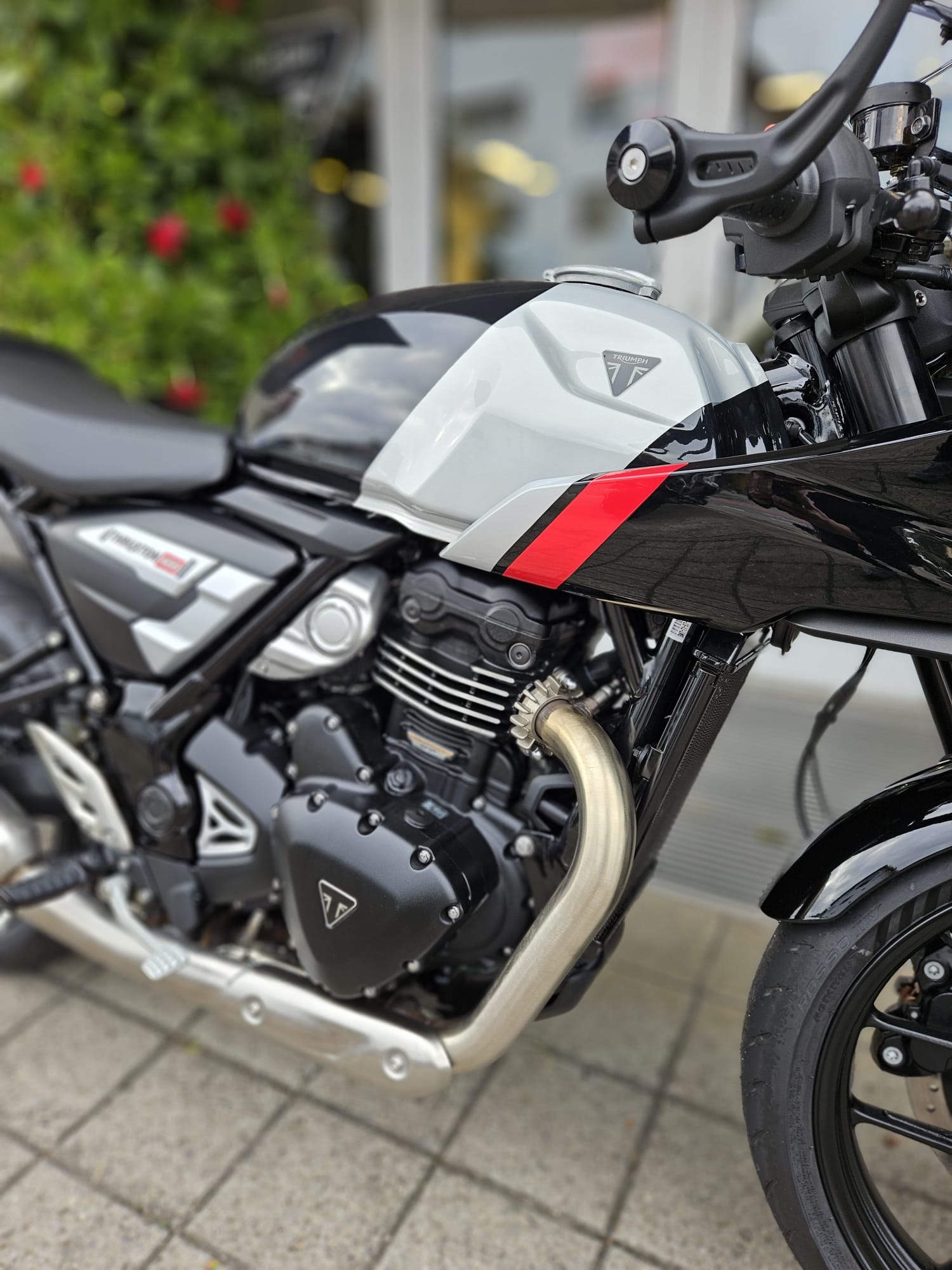 TRIUMPH Thruxton 400-image-8