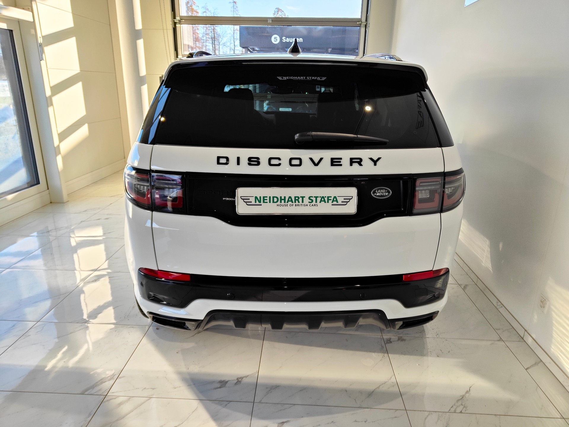 LAND ROVER Discovery Sport R Dyn P300e 1.5 PHEV SE AT8-showroom-element-2