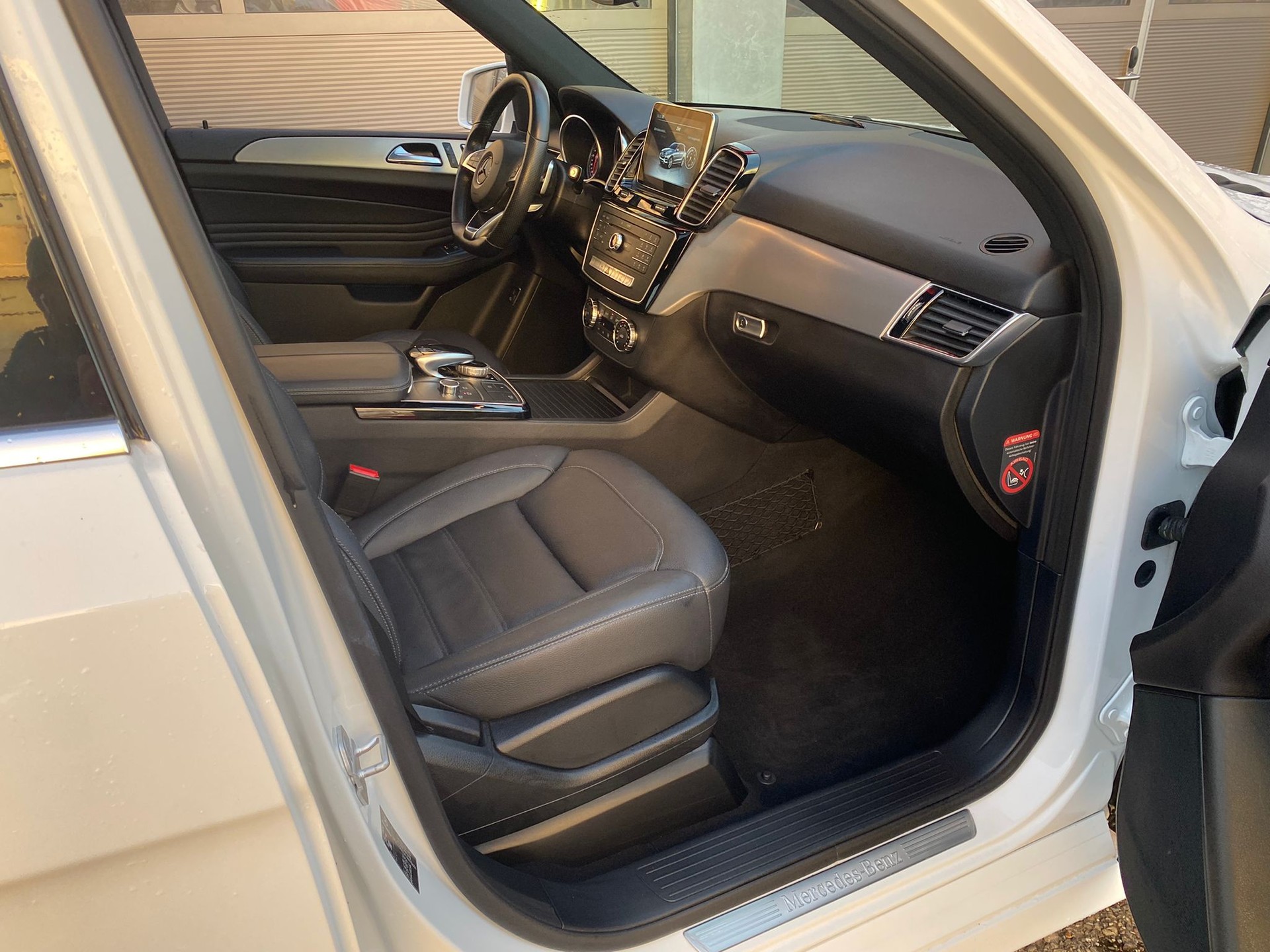 MERCEDES-BENZ GLE 350 d AMG Line 4matic-image-10