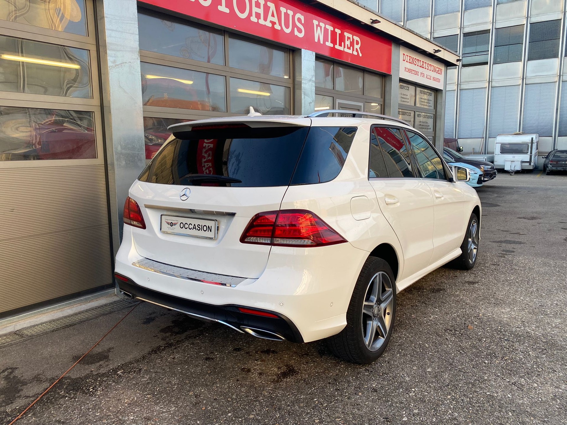 MERCEDES-BENZ GLE 350 d AMG Line 4matic-image-4