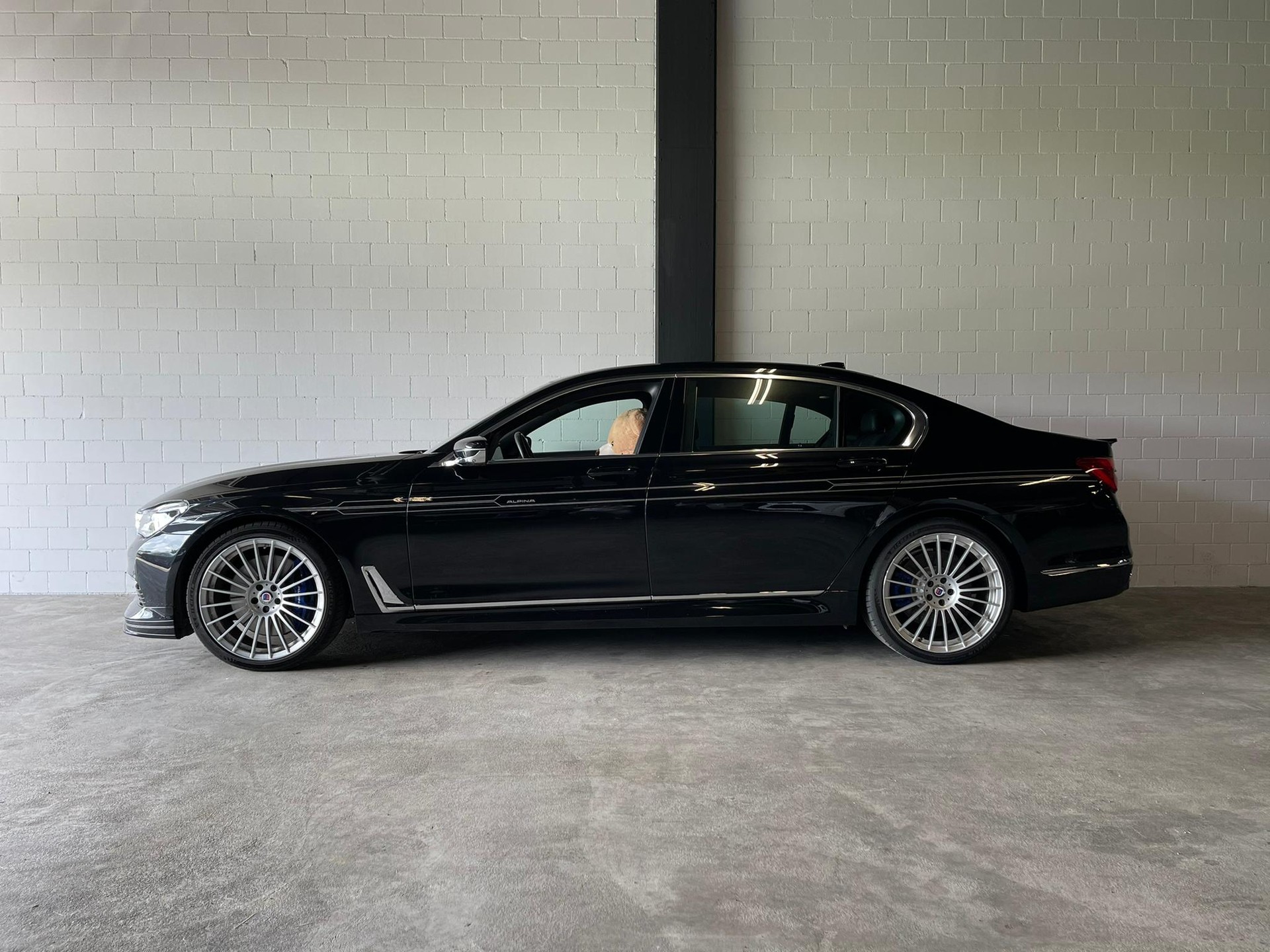 BMW-ALPINA B7 L BiTurbo 4.4 V8 xDrive Switch-Tronic-image-0