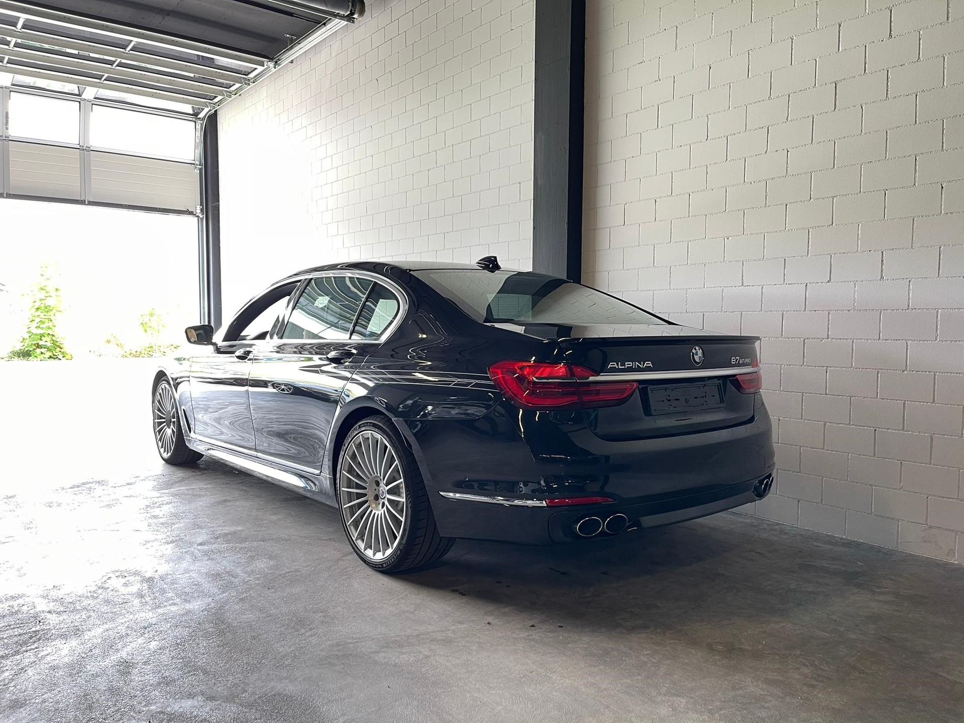 BMW-ALPINA B7 L BiTurbo 4.4 V8 xDrive Switch-Tronic-image-3