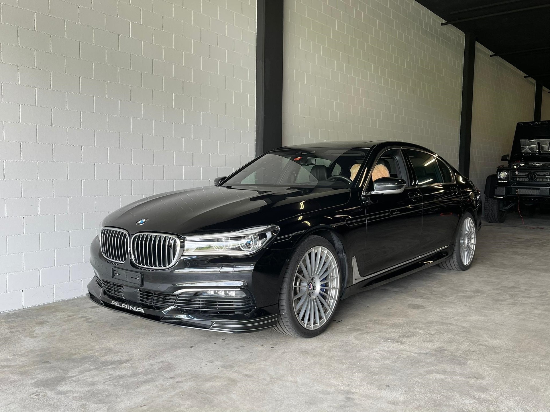 BMW-ALPINA B7 L BiTurbo 4.4 V8 xDrive Switch-Tronic-image-1