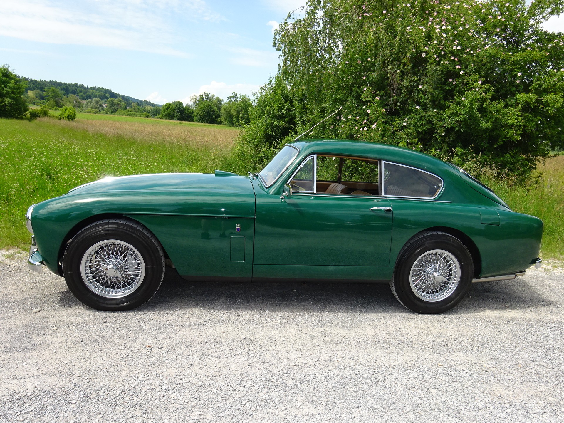 ASTON MARTIN DB2/4 Mk III-image-2