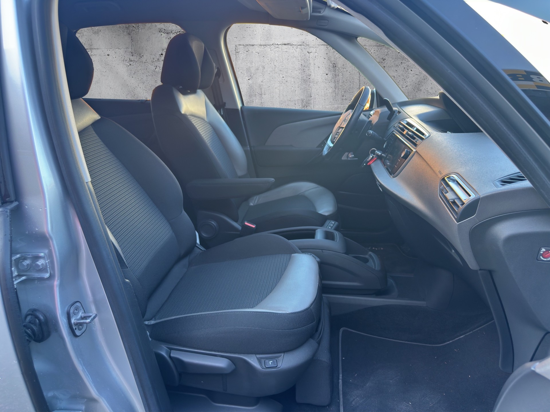 CITROEN C4 Picasso 1.6 e-HDi Exclusive ETG6-image-11