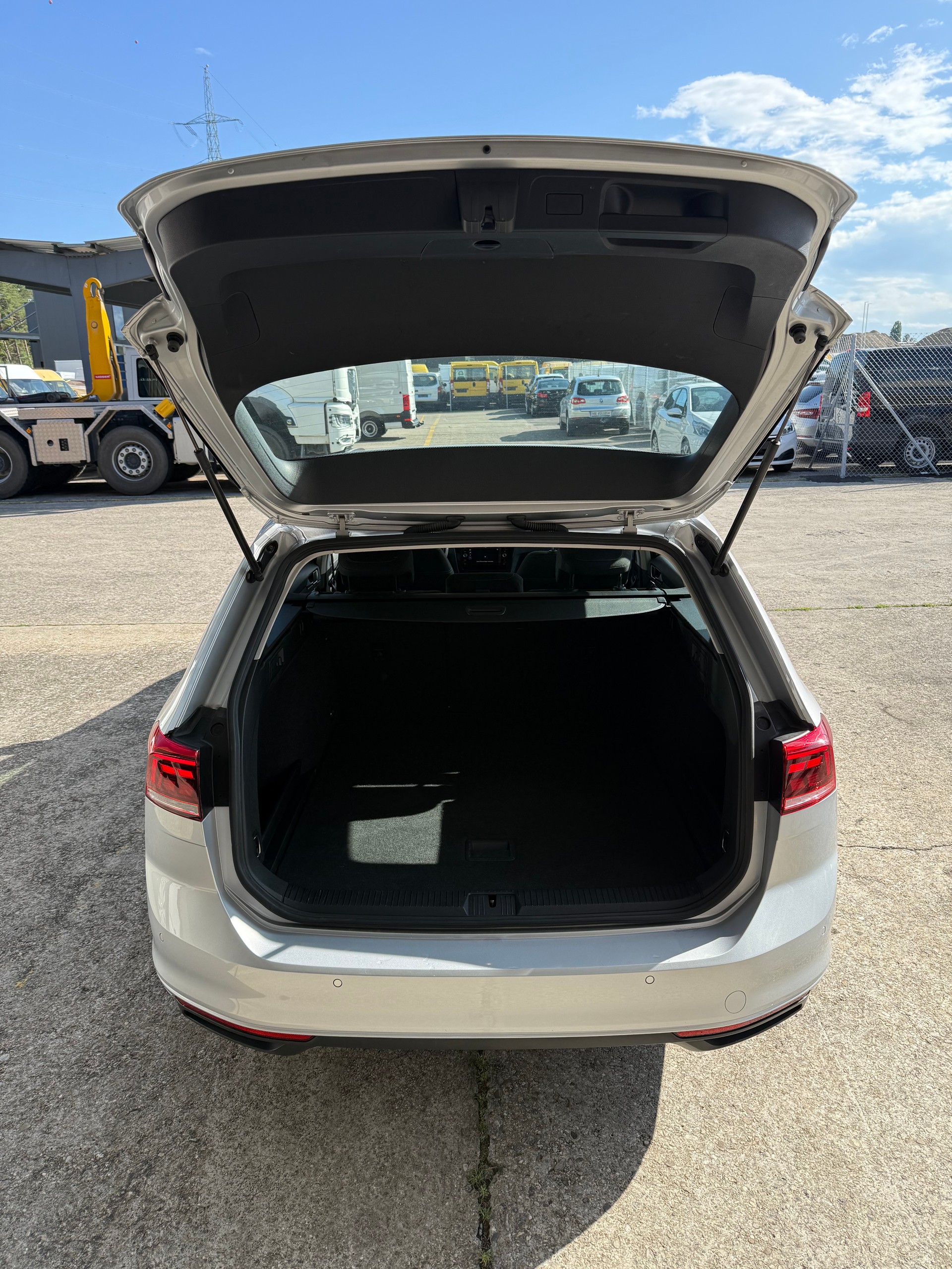 VW Passat 2.0 TDI BMT Business DSG-image-5