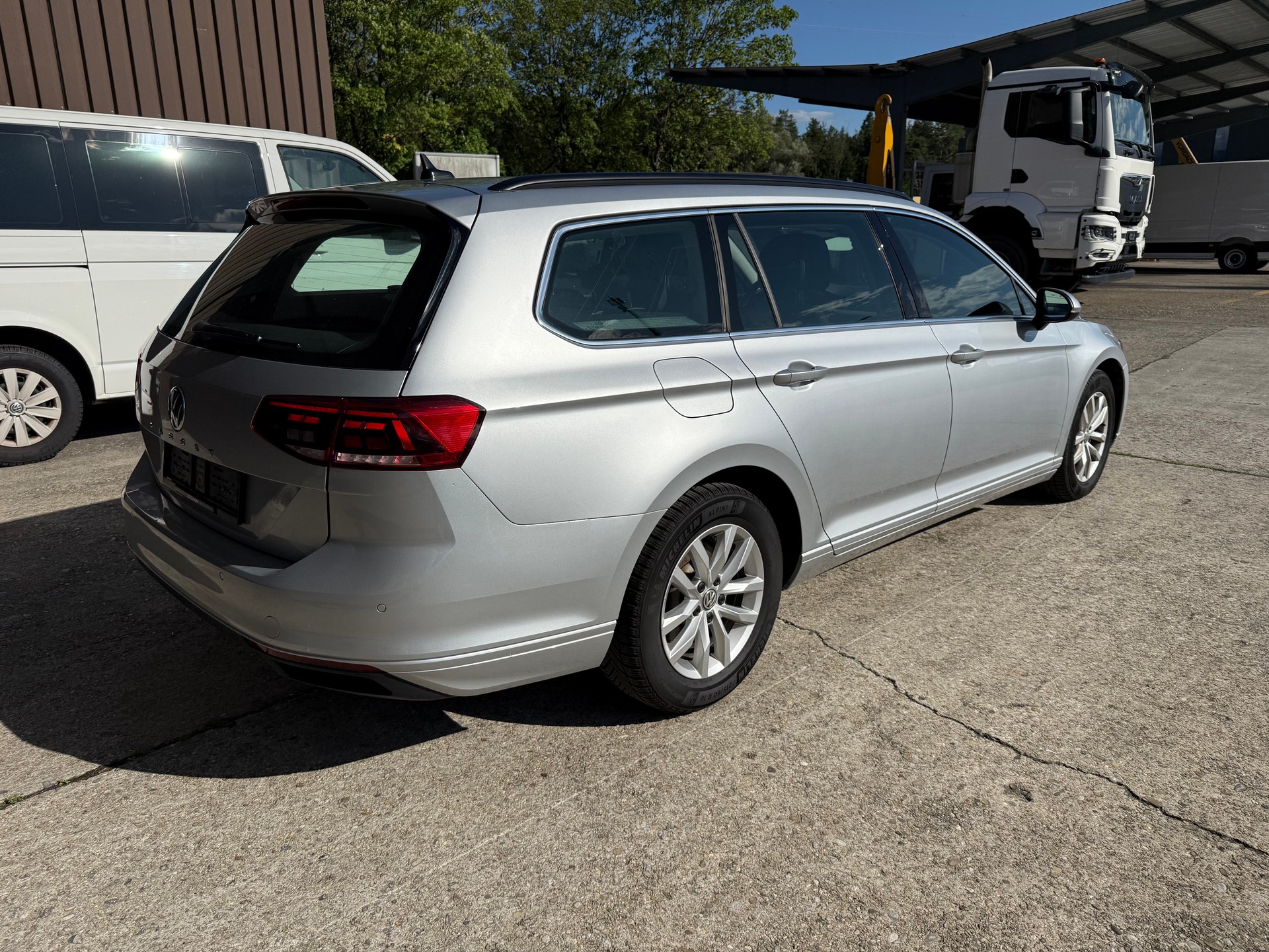 VW Passat 2.0 TDI BMT Business DSG-image-2