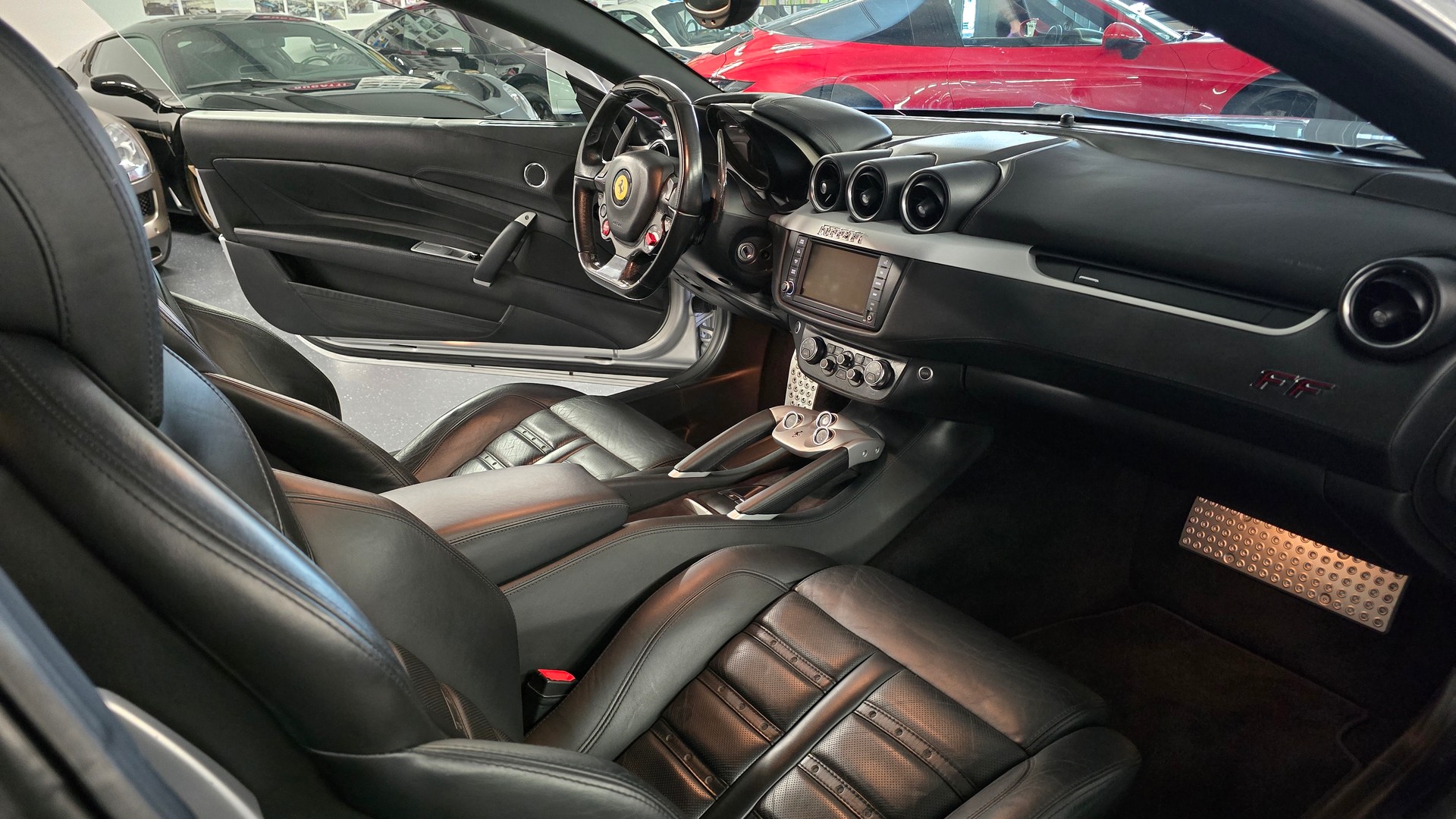 FERRARI FF-image-15