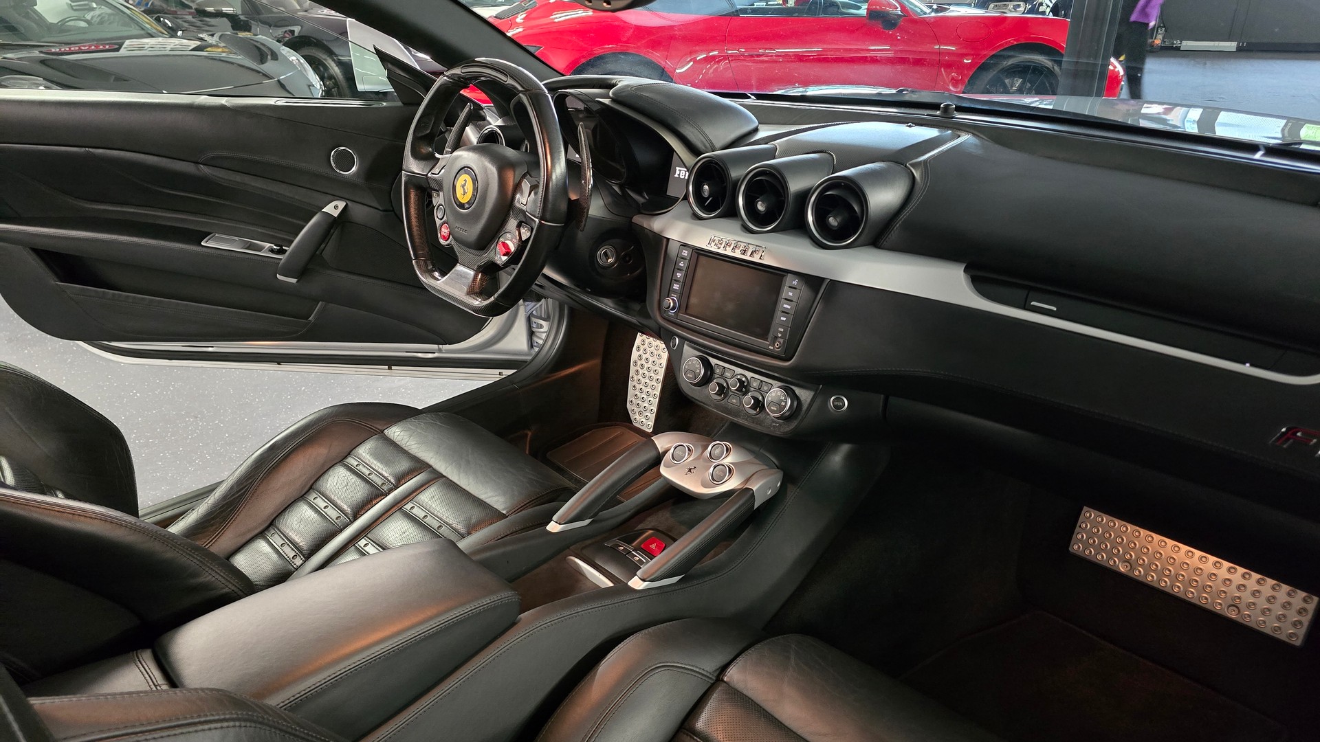 FERRARI FF-image-16