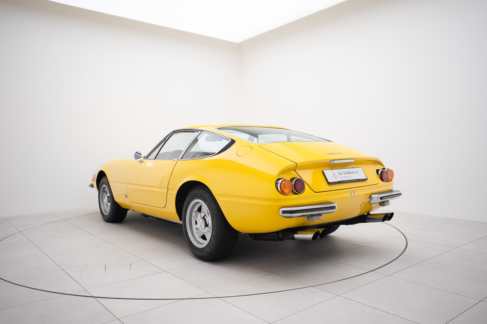 FERRARI 365 GTB Daytona "Plexiglas"-showroom-element-2