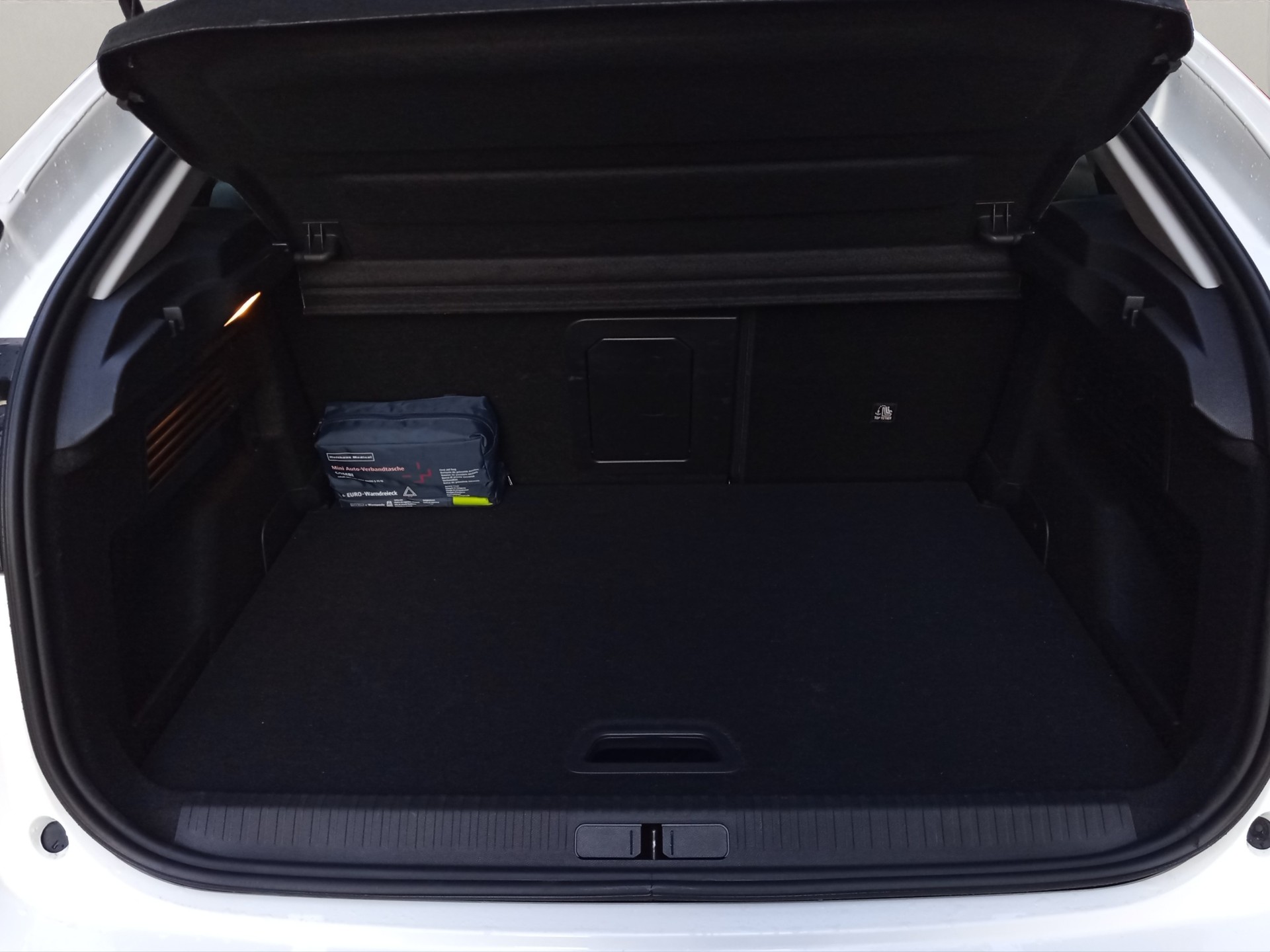 CITROEN C4 Electric Shine-image-8