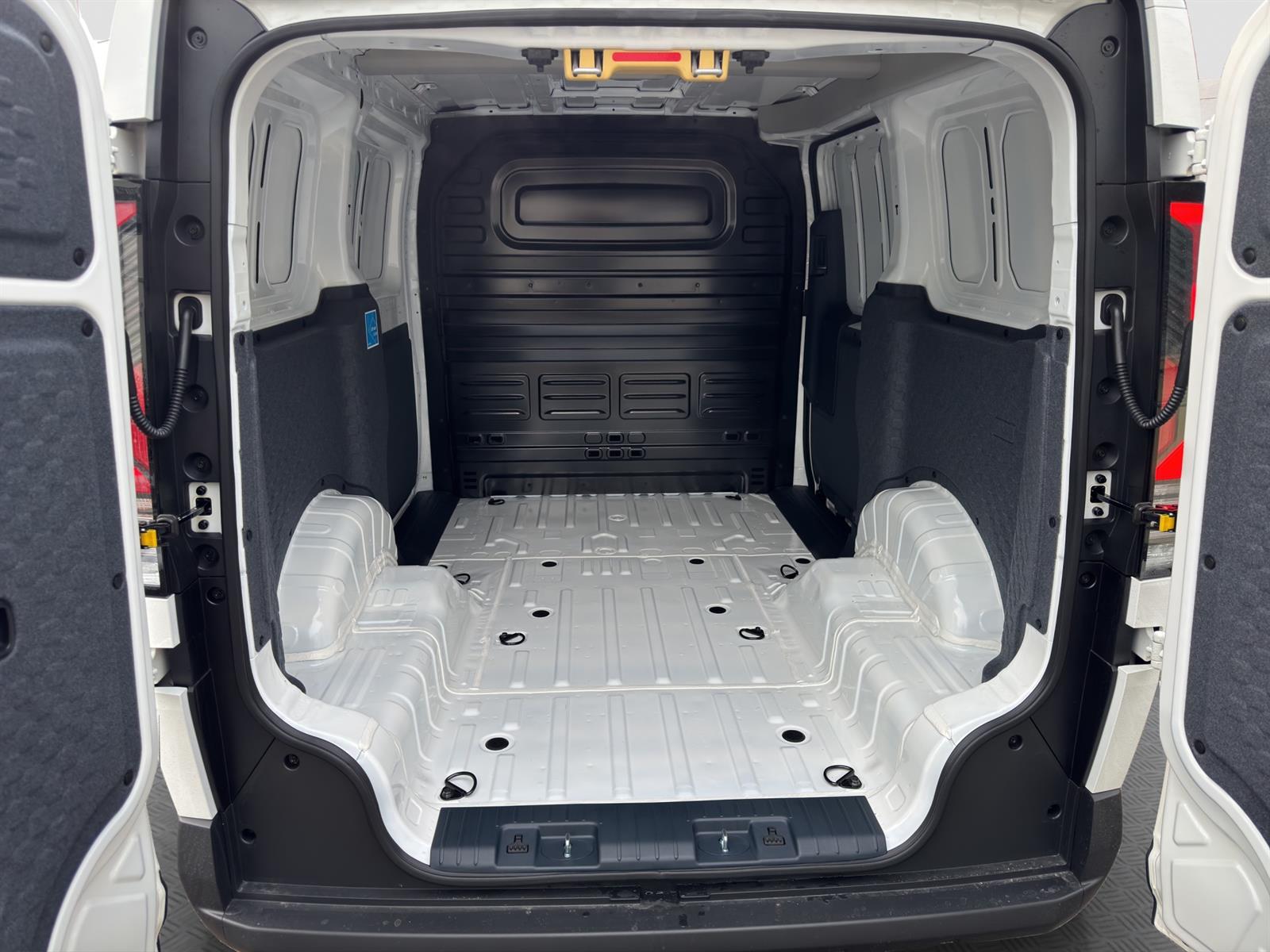 KIA PV5 Cargo 51.5 kWh Essential-image-4