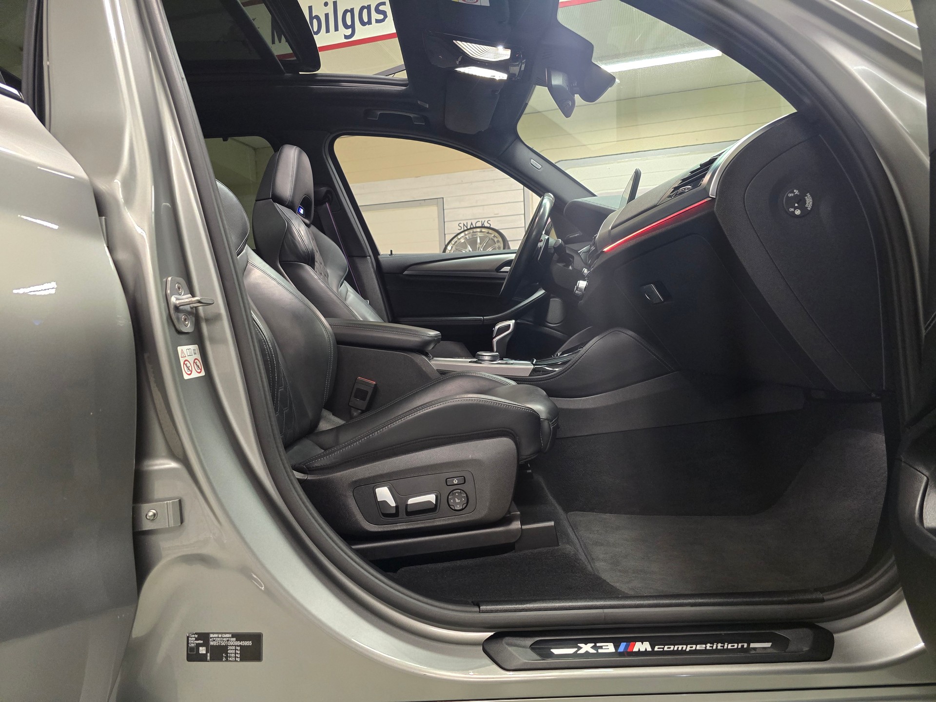 BMW X3 xDrive M Competition Steptronic * CH FHZ * Sitzlüftung * Panorama * 360 Grad * Lenkradheizung *-image-6