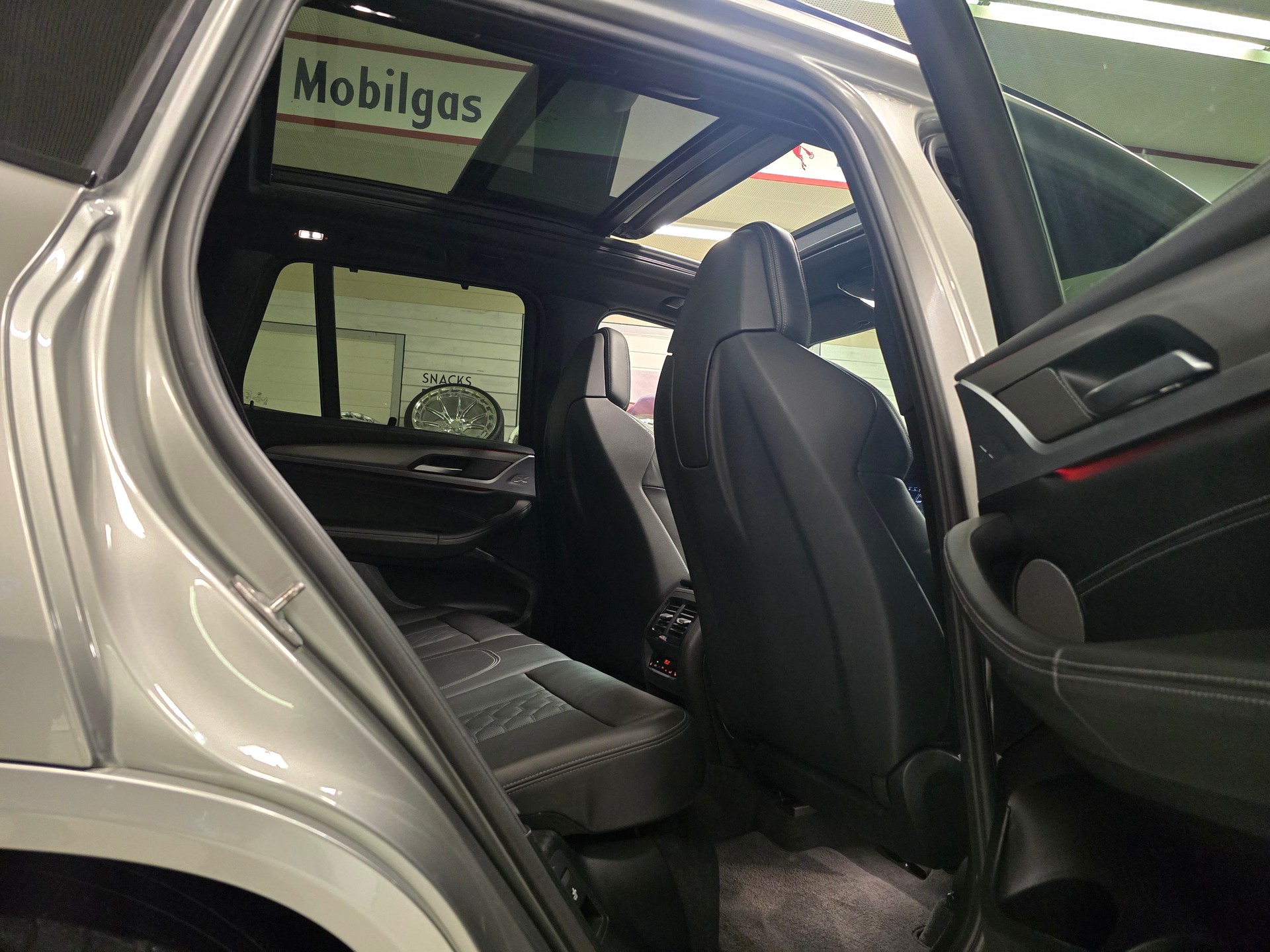 BMW X3 xDrive M Competition Steptronic * CH FHZ * Sitzlüftung * Panorama * 360 Grad * Lenkradheizung *-image-7
