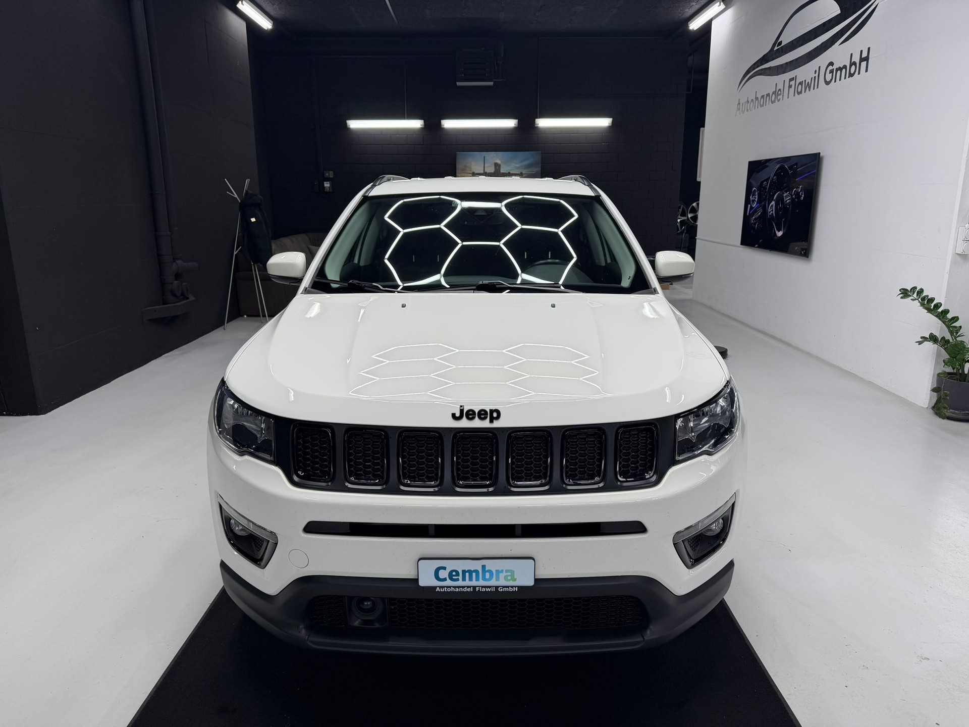 JEEP Compass 2.0CRD Limited AWD 9ATX-showroom-element-1