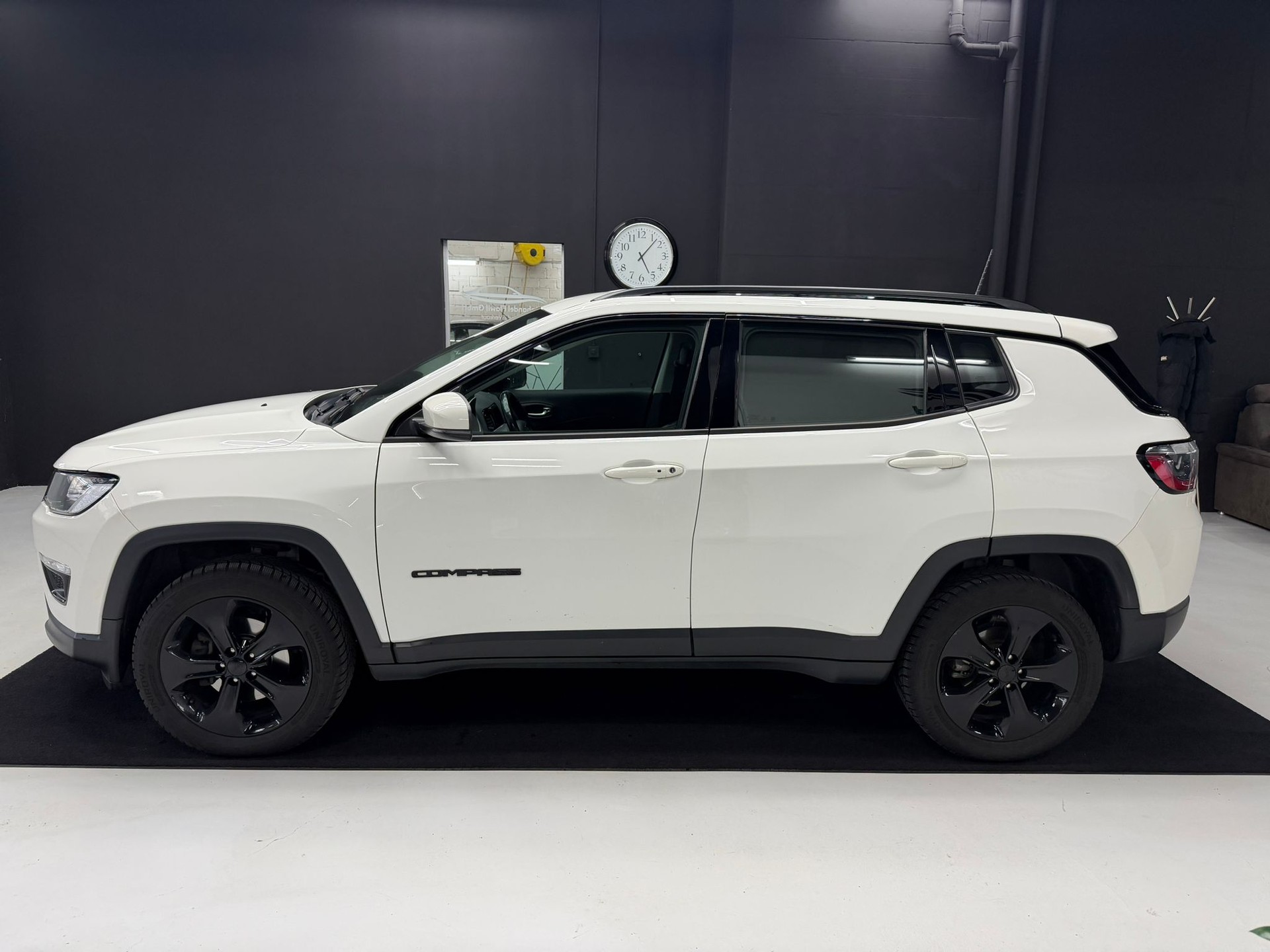 JEEP Compass 2.0CRD Limited AWD 9ATX-showroom-element-3