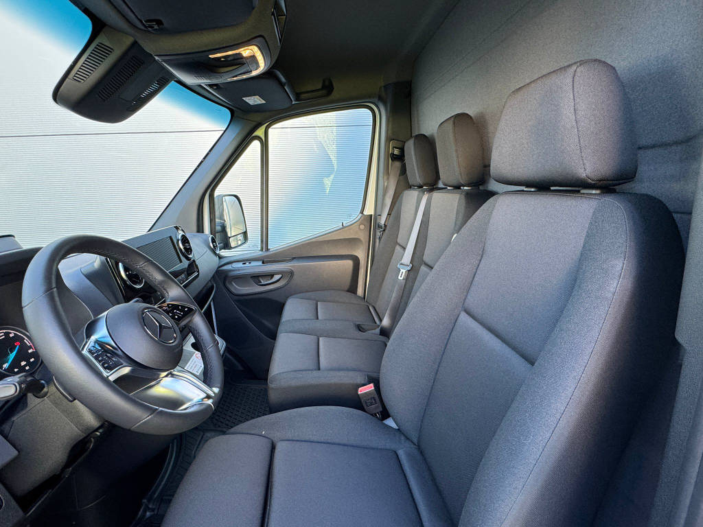 MERCEDES-BENZ eSprinter 420 Pro Aufbau mit Hebebühne 4325 L 81 kWh-image-6