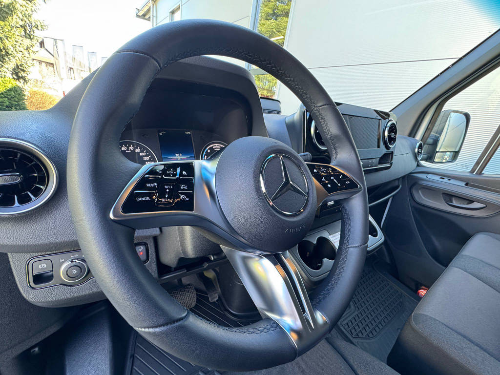 MERCEDES-BENZ eSprinter 420 Pro Aufbau mit Hebebühne 4325 L 81 kWh-image-7