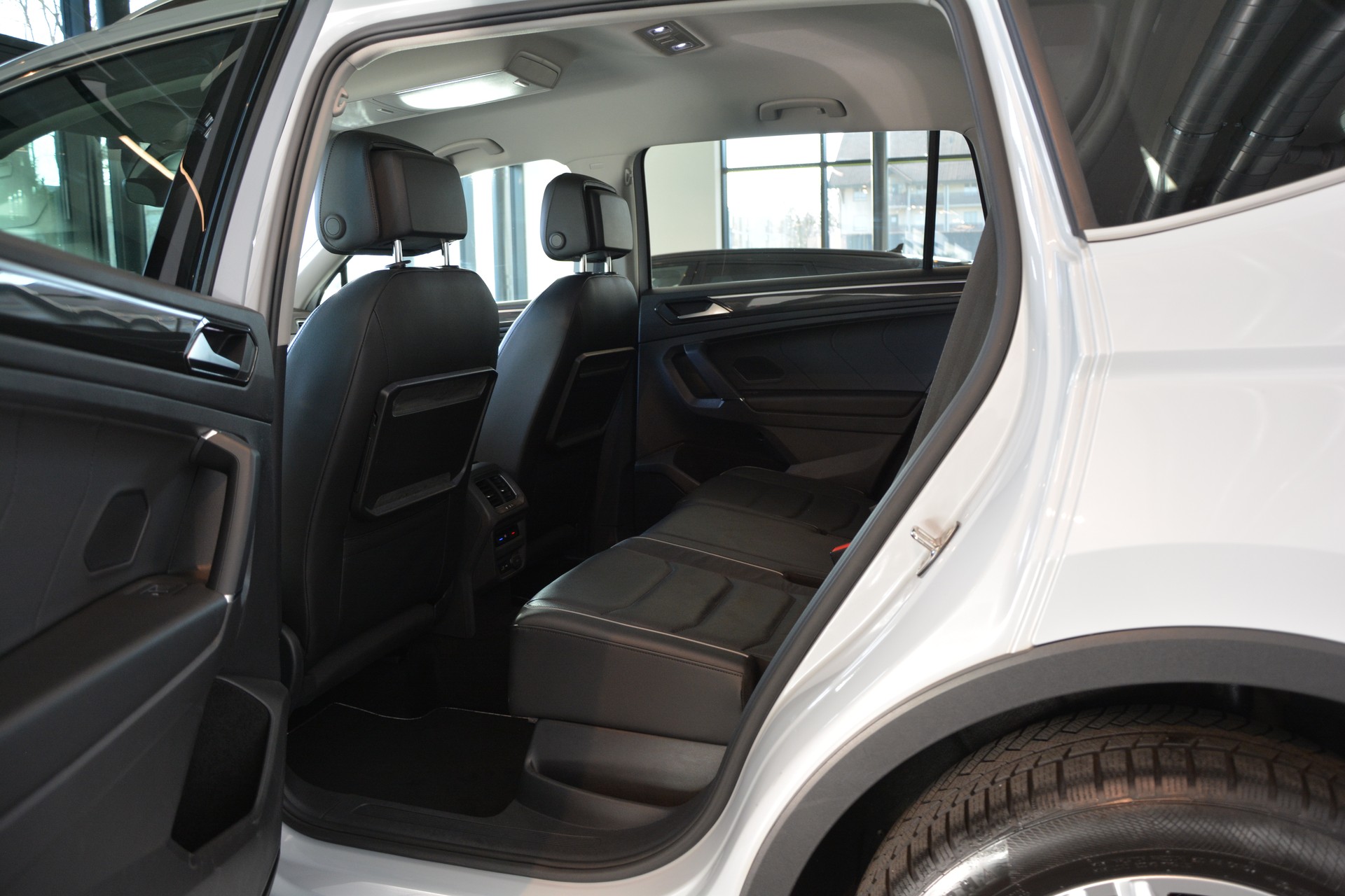 VW Tiguan Allspace 2.0TSI Highline 4Motion DSG-image-5