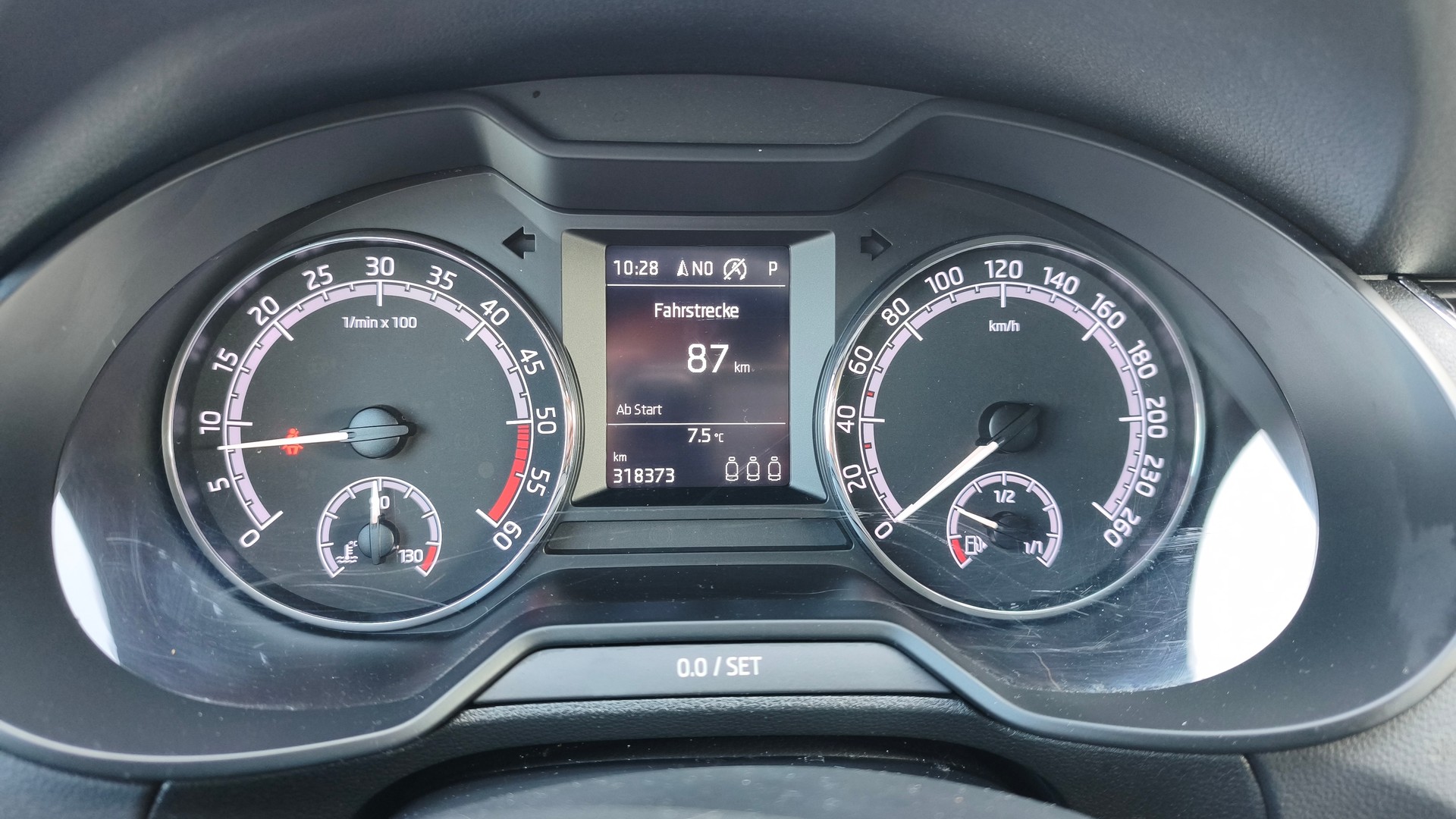 SKODA Octavia Combi 2.0 TDI Ambition 4x4 DSG-image-10