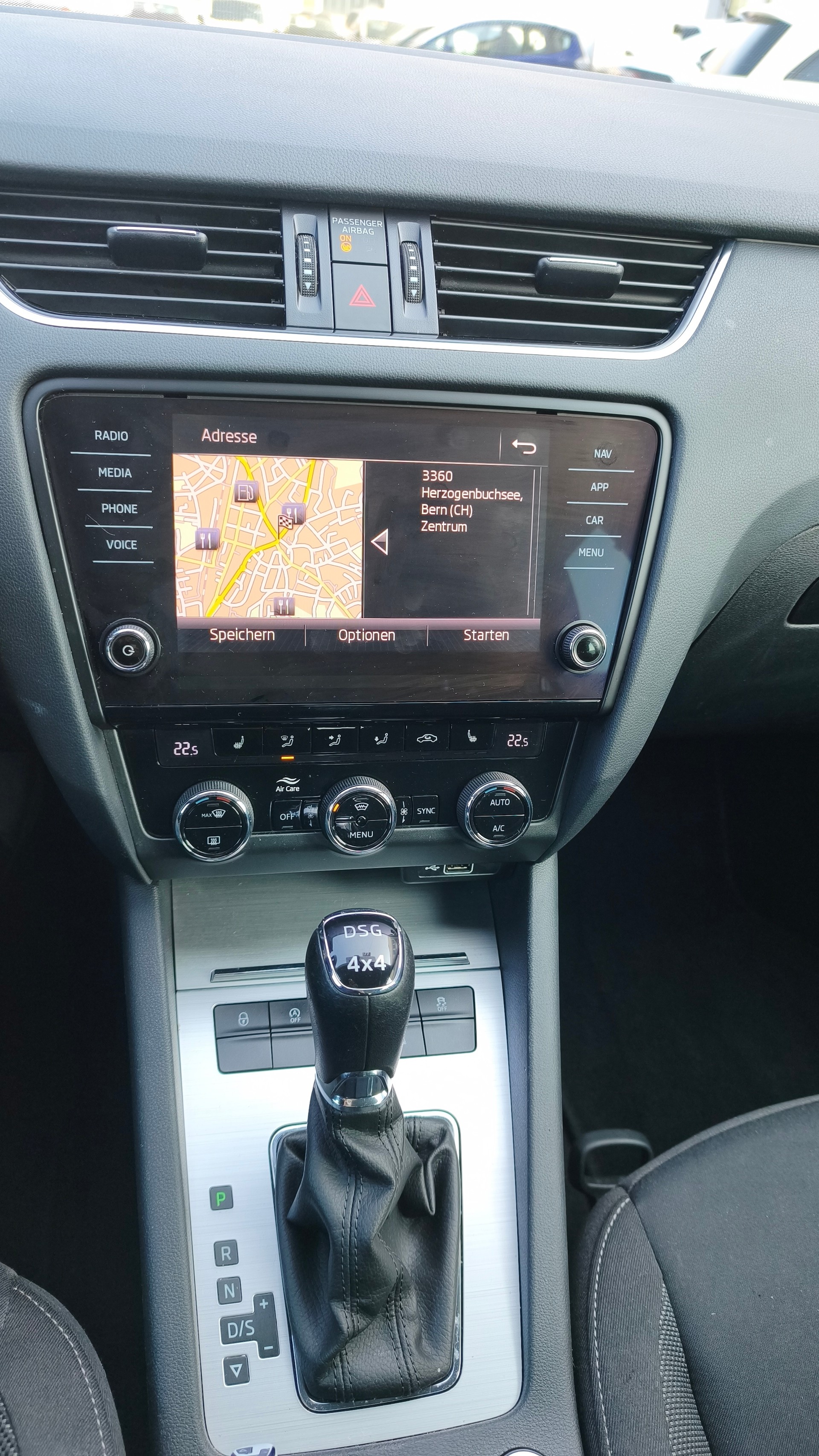SKODA Octavia Combi 2.0 TDI Ambition 4x4 DSG-image-11