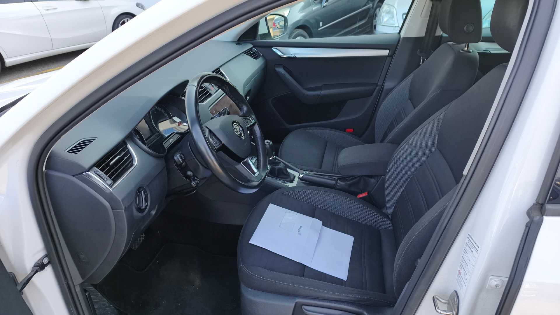 SKODA Octavia Combi 2.0 TDI Ambition 4x4 DSG-image-8
