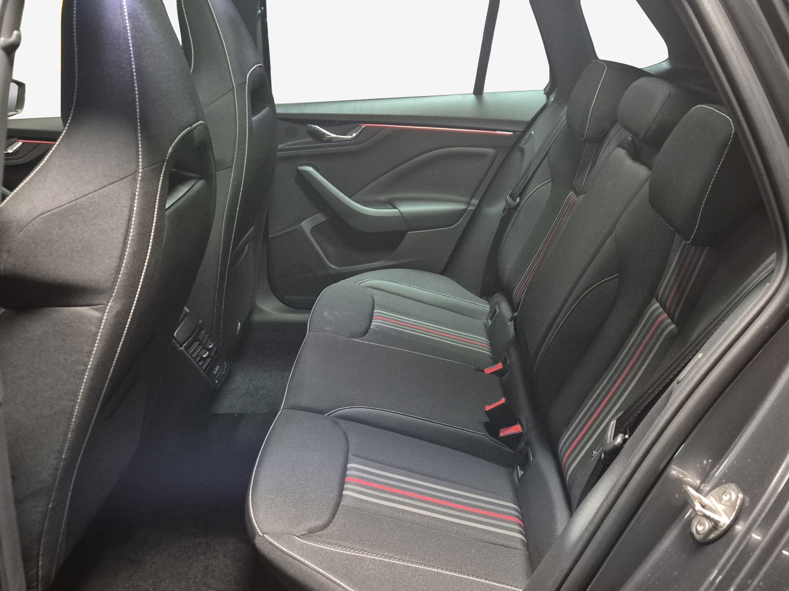 SKODA Kamiq 1.5 TSI Monte Carlo DSG-image-11