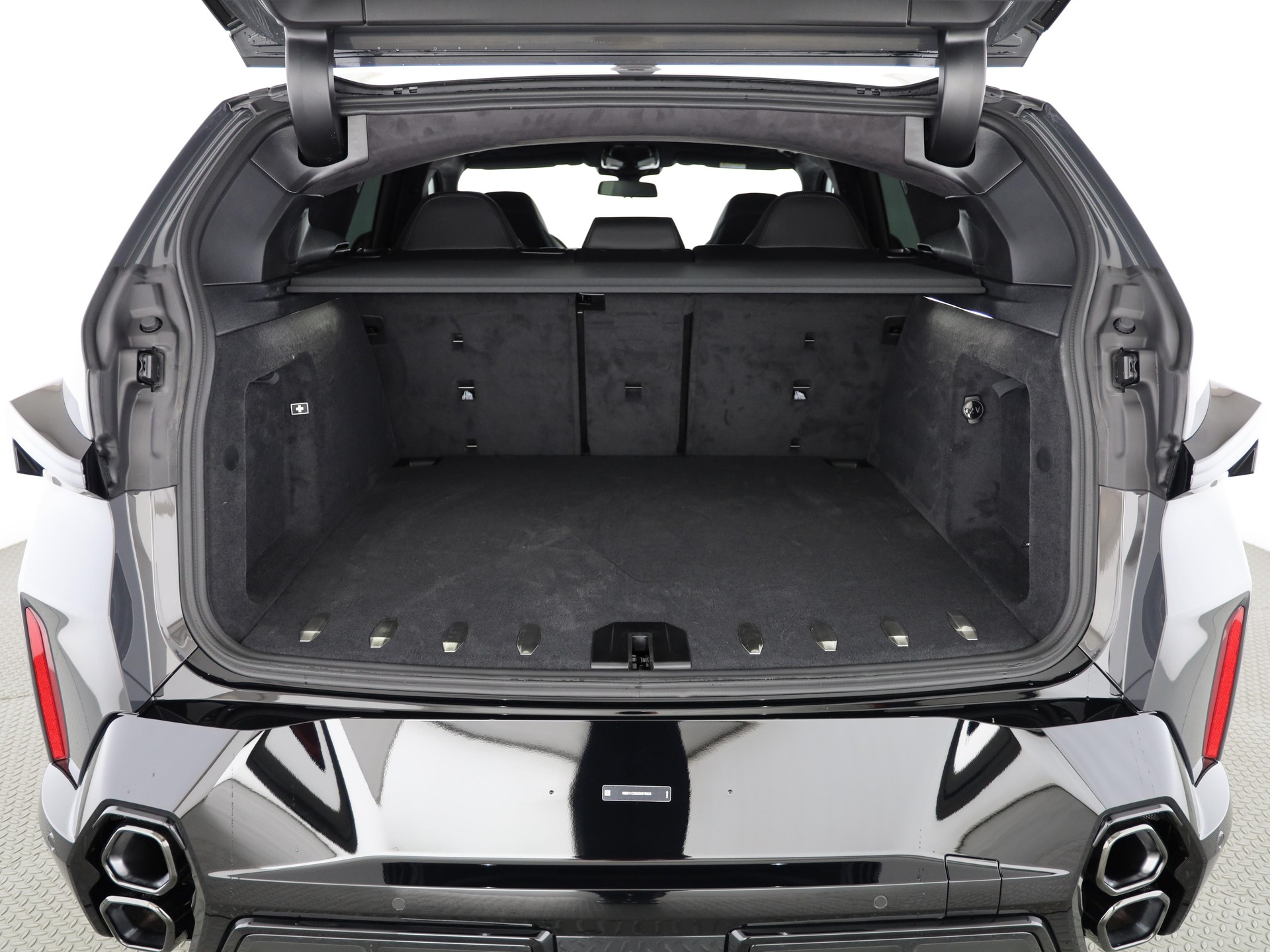 BMW XM 50e Plug-in Hybrid-image-5