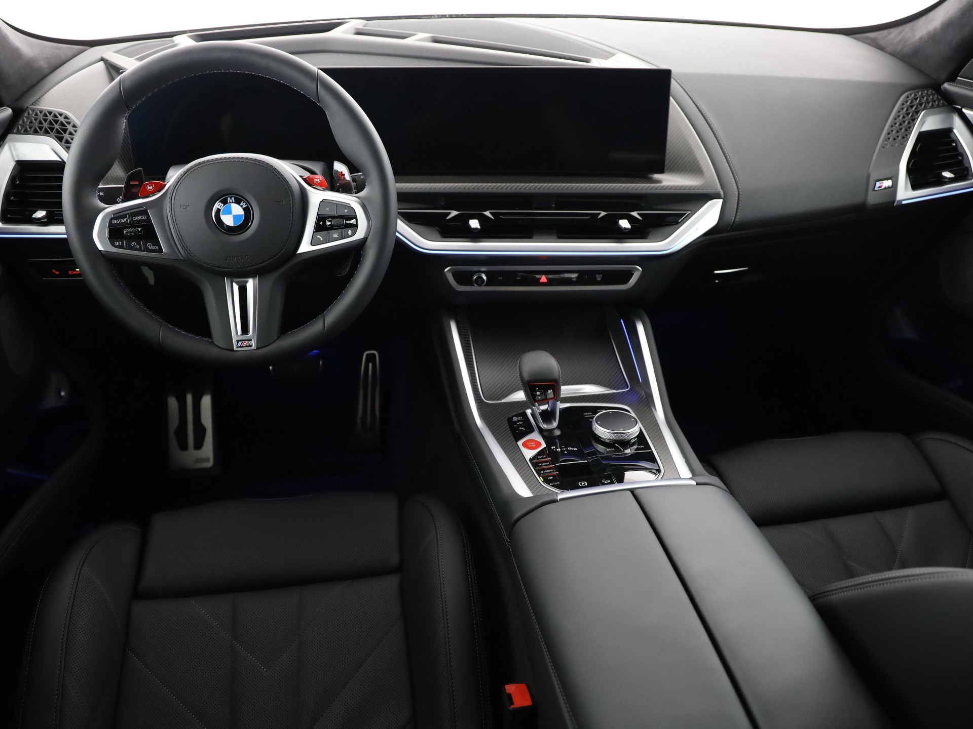 BMW XM 50e Plug-in Hybrid-image-4