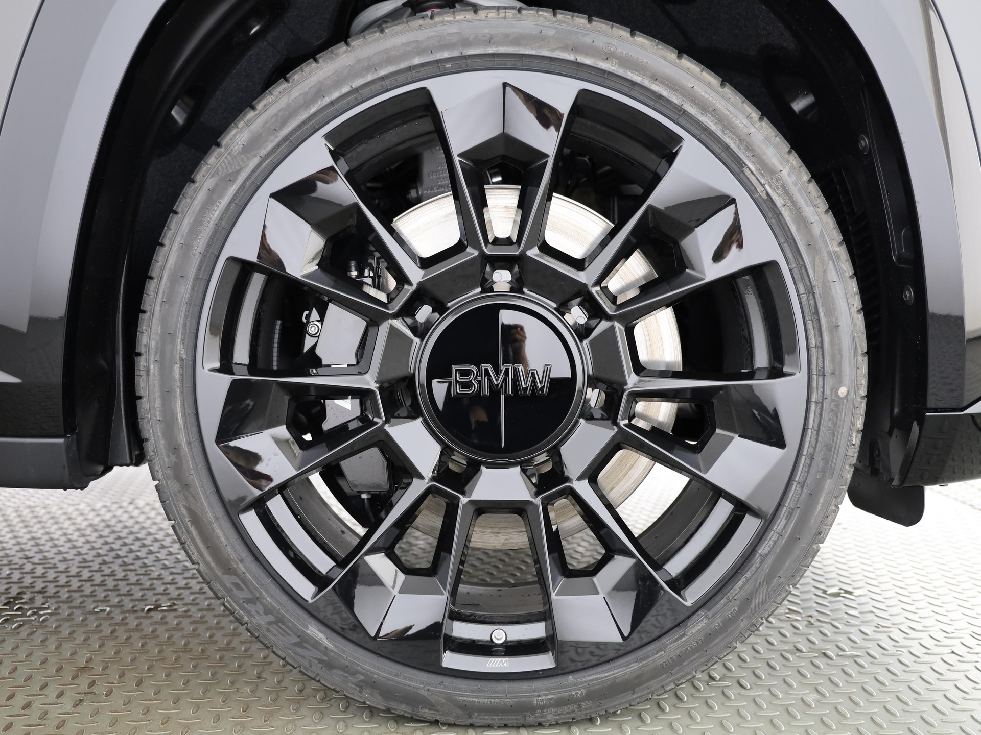 BMW XM 50e Plug-in Hybrid-image-6