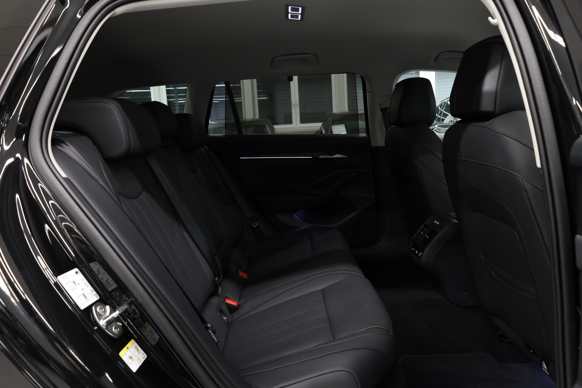 SKODA Superb Combi 2.0 TDI L & K 4x4 DSG-image-36