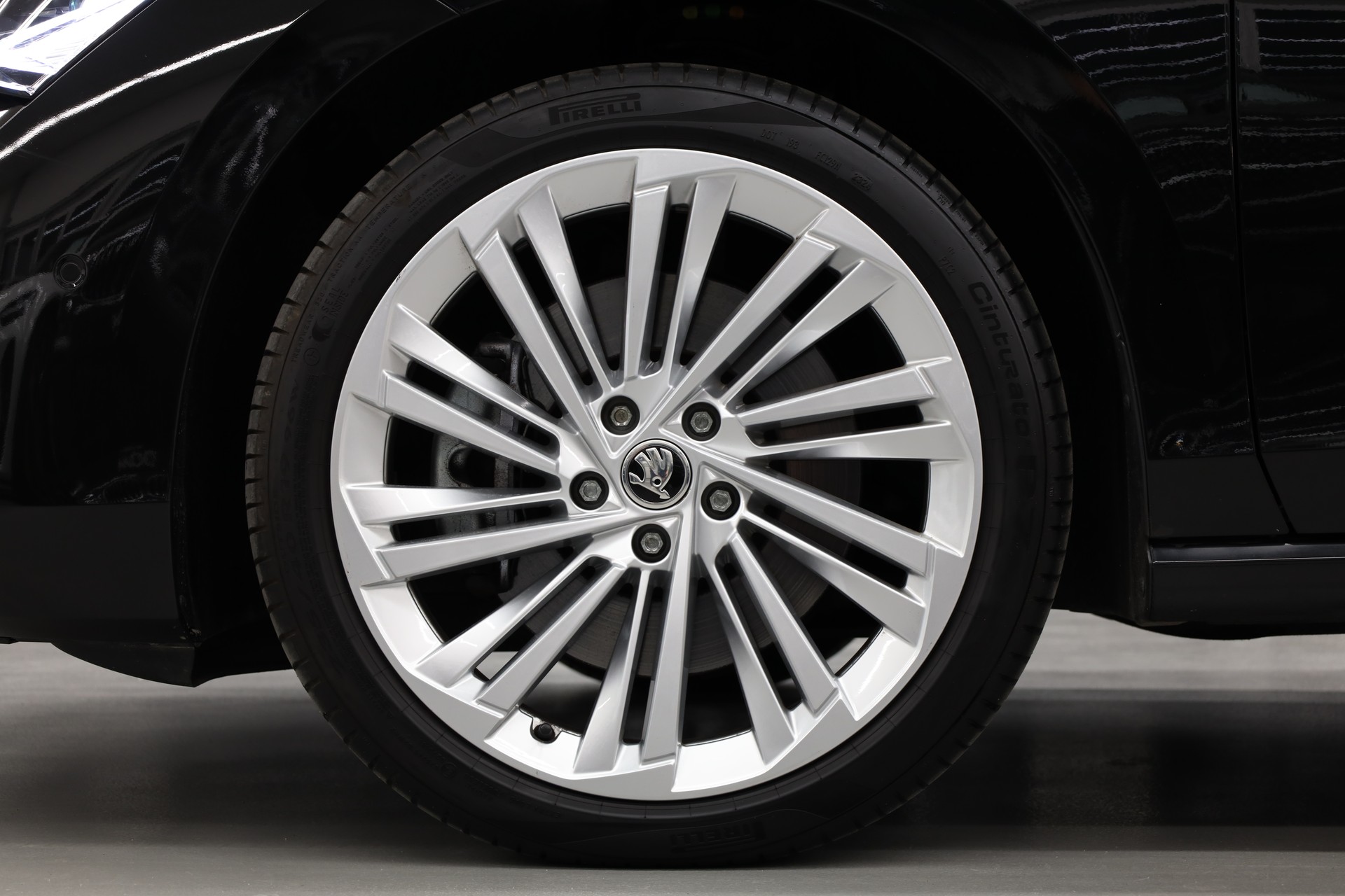 SKODA Superb Combi 2.0 TDI L & K 4x4 DSG-image-13